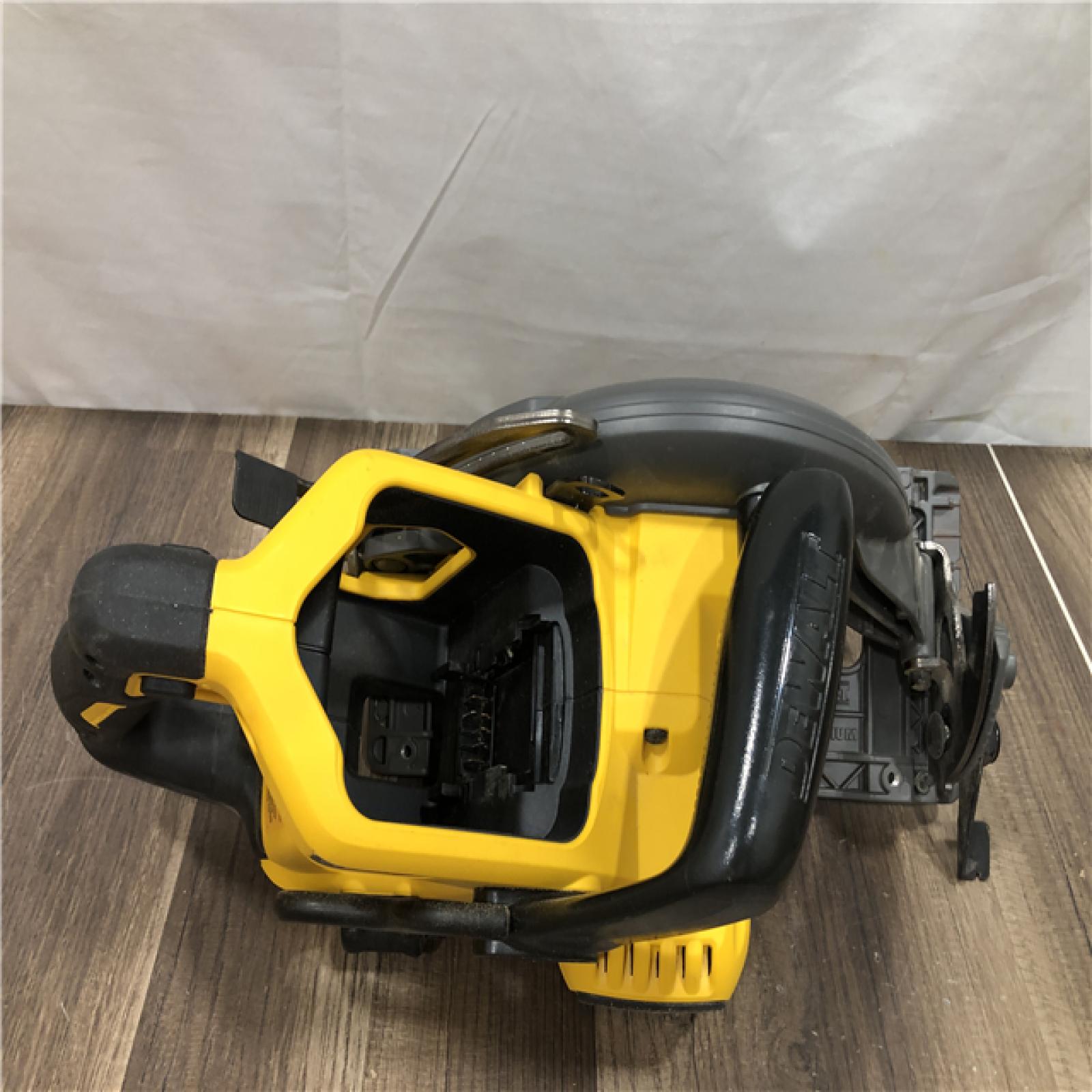 AS-IS DEWALT FLEXVOLT 60V MAX Cordless Brushless 7-1/4 in. Wormdrive Style Circular Saw (Tool Only)