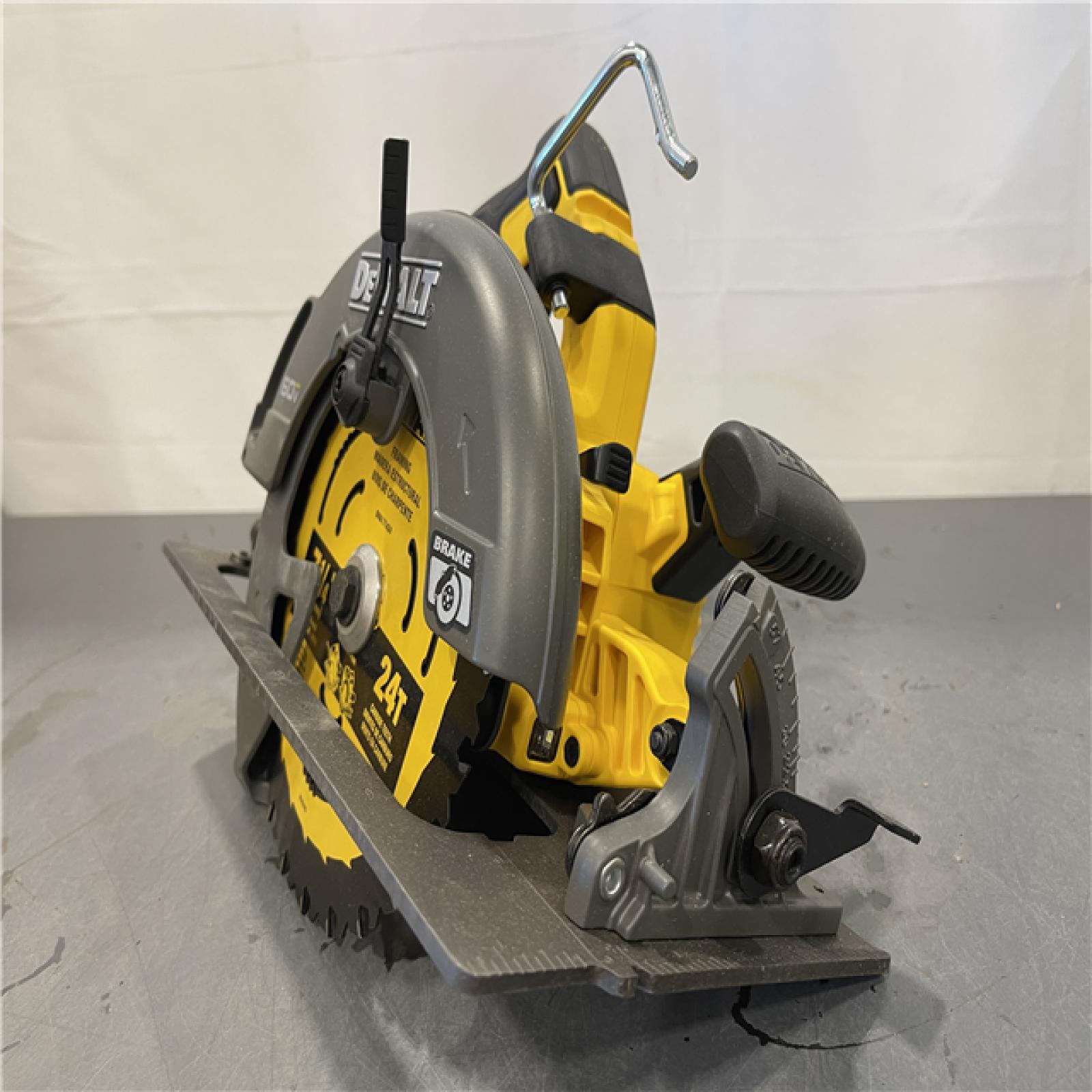 AS-IS - DeWALT FLEXVOLT 60V MAX Cordless Brushless 7-1/4 in. Circular Saw with Brake