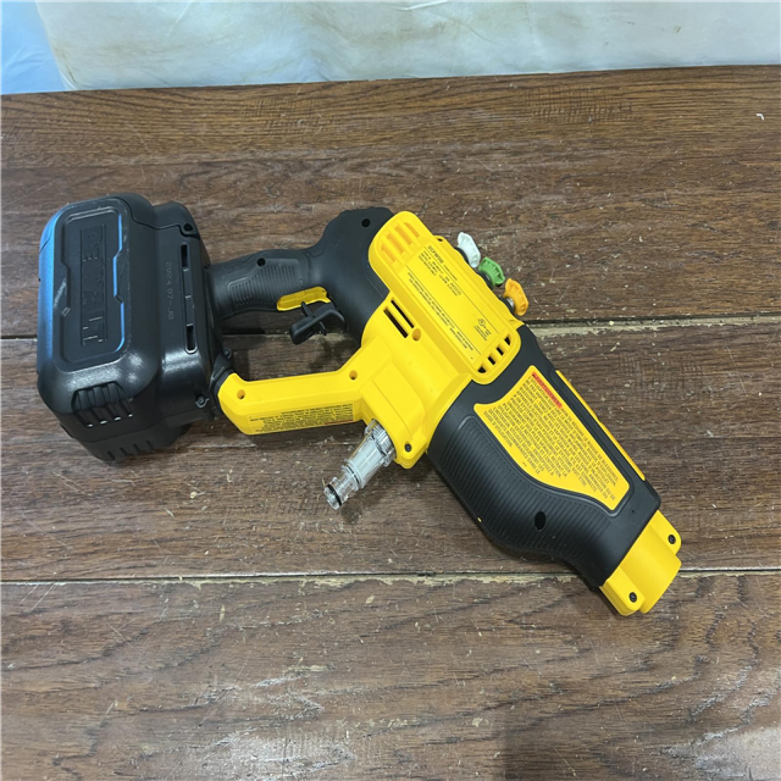 AS-IS Dewalt 20V 550 PSI  1 GPM Cordless Power Cleaner W/ 4 Nozzles Tool-Only DCPW550B