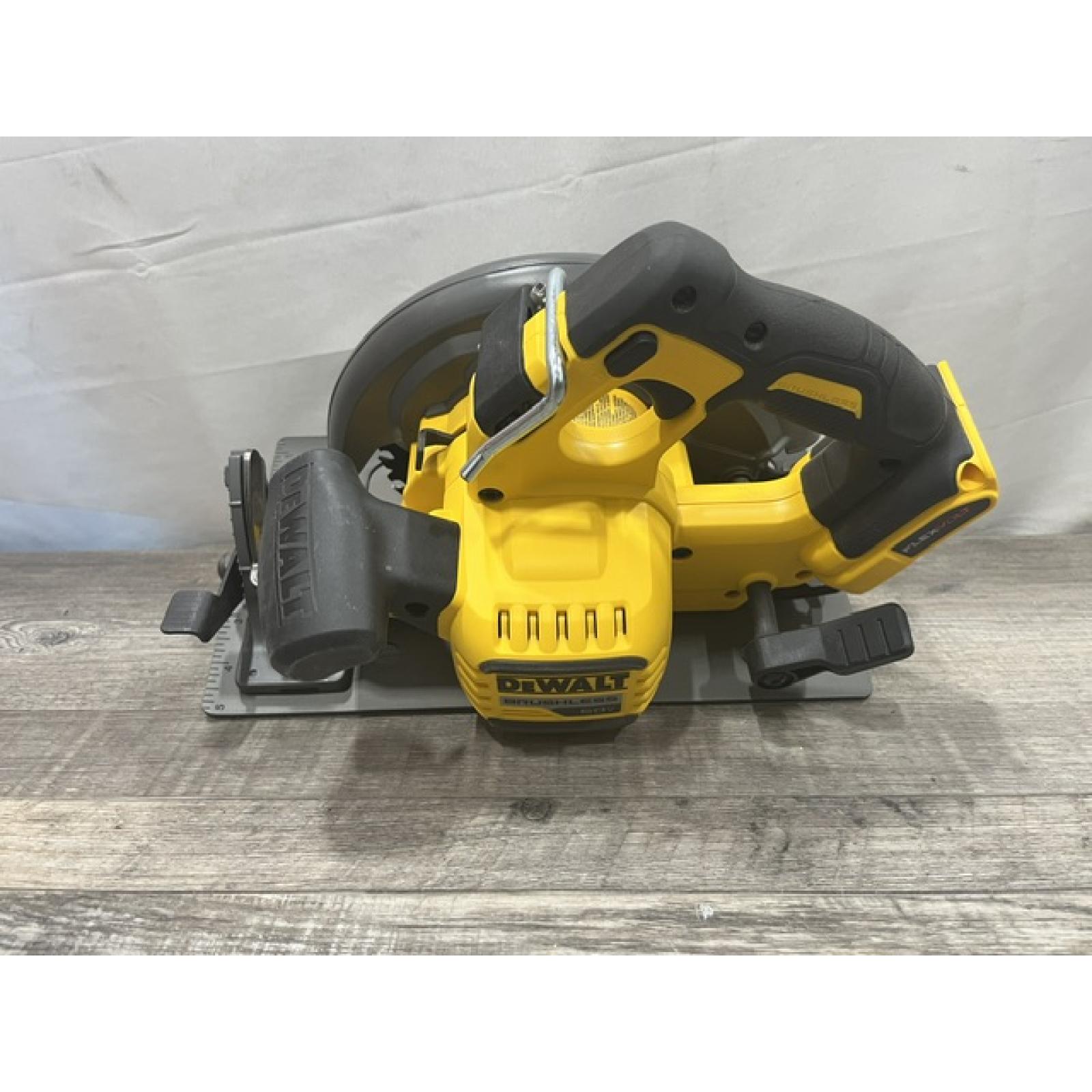 AS-IS DEWALT FLEXVOLT 60V MAX Cordless Brushless 7-1/4 in. Circular Saw with Brake (Tool Only)