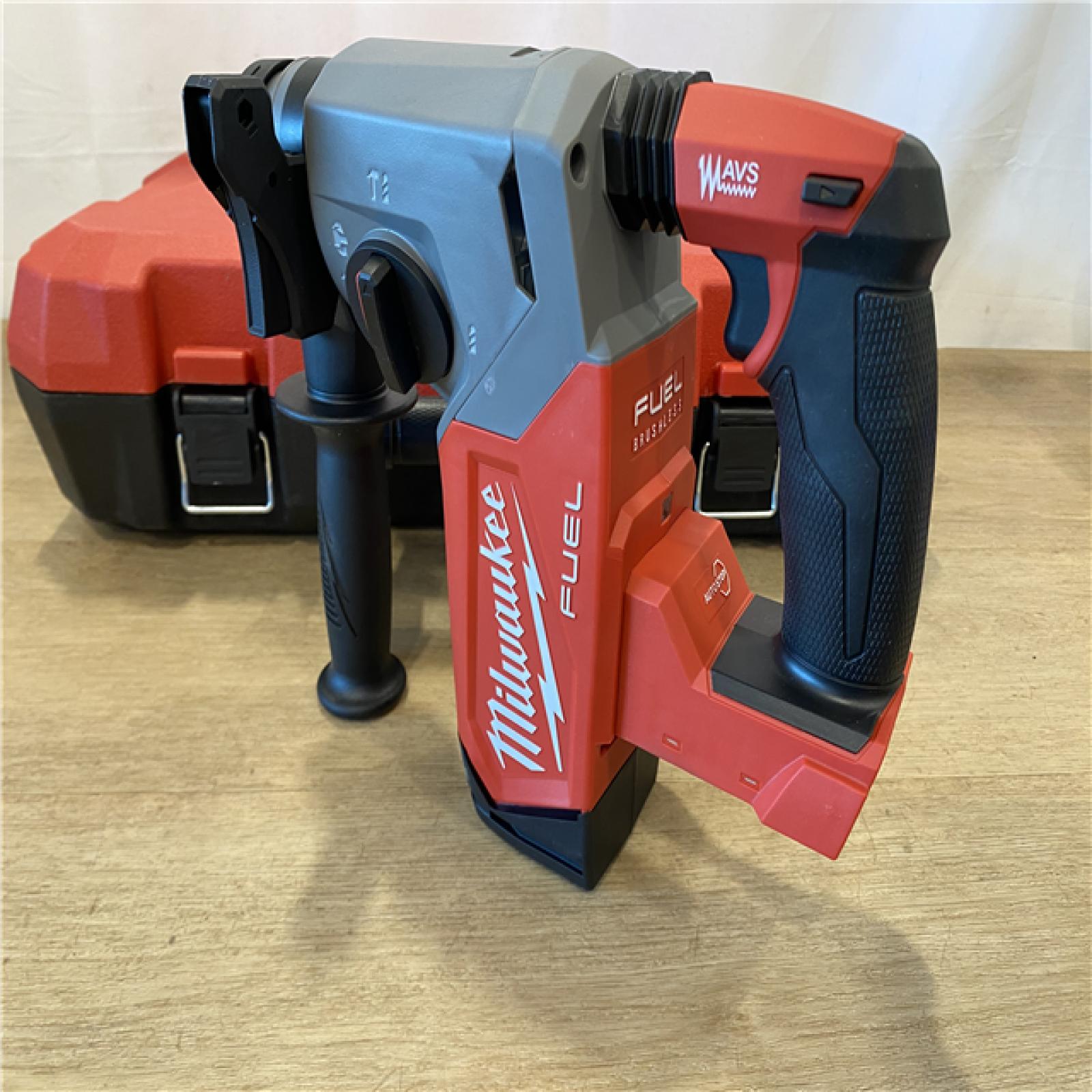 AS-IS Milwaukee FUEL 18V Lithium-Ion Brushless 1 in. Cordless SDS-Plus Rotary Hammer Kit