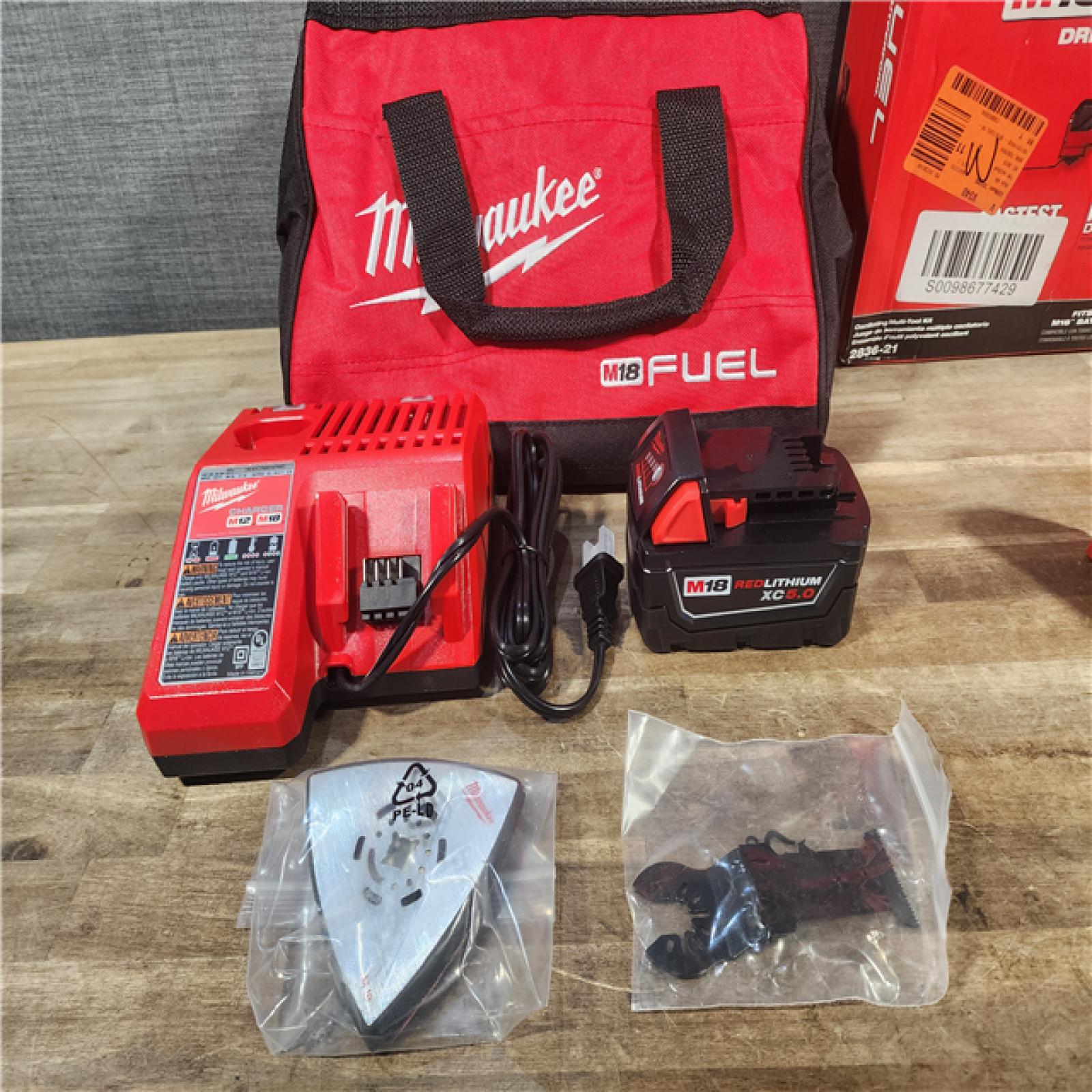 HOUSTON LOCATION - AS-IS (APPEARS LIKE NEW) Milwaukee 18V M18 FUEL Lithium Ion-Cordless Oscillating Multi-Tool Kit