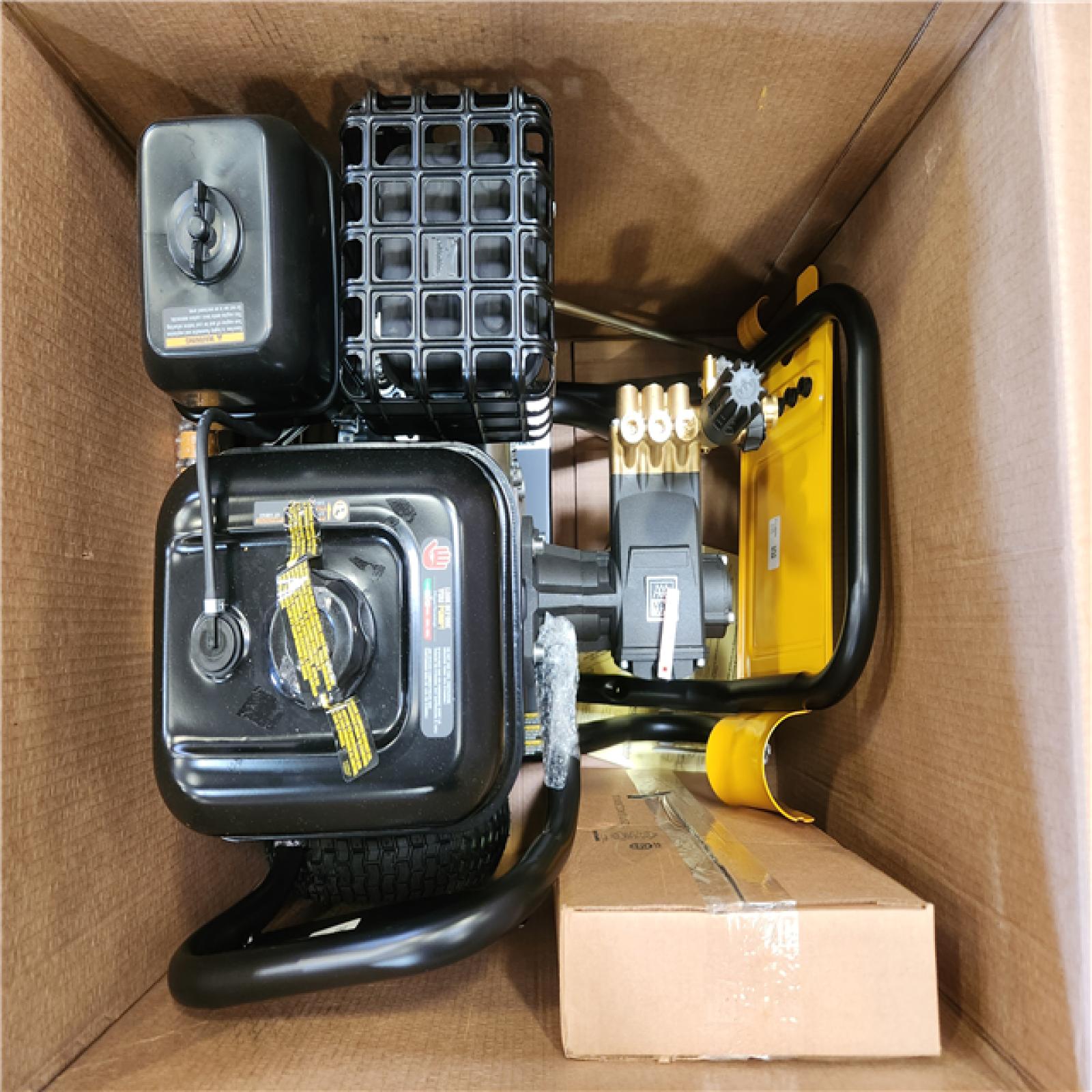 Phoenix NEW DEWALT 4400 PSI 4.0 GPM Gas Pressure Washer with 420cc Engine  Triplex Pump  Commercial Cold Water Power Washer