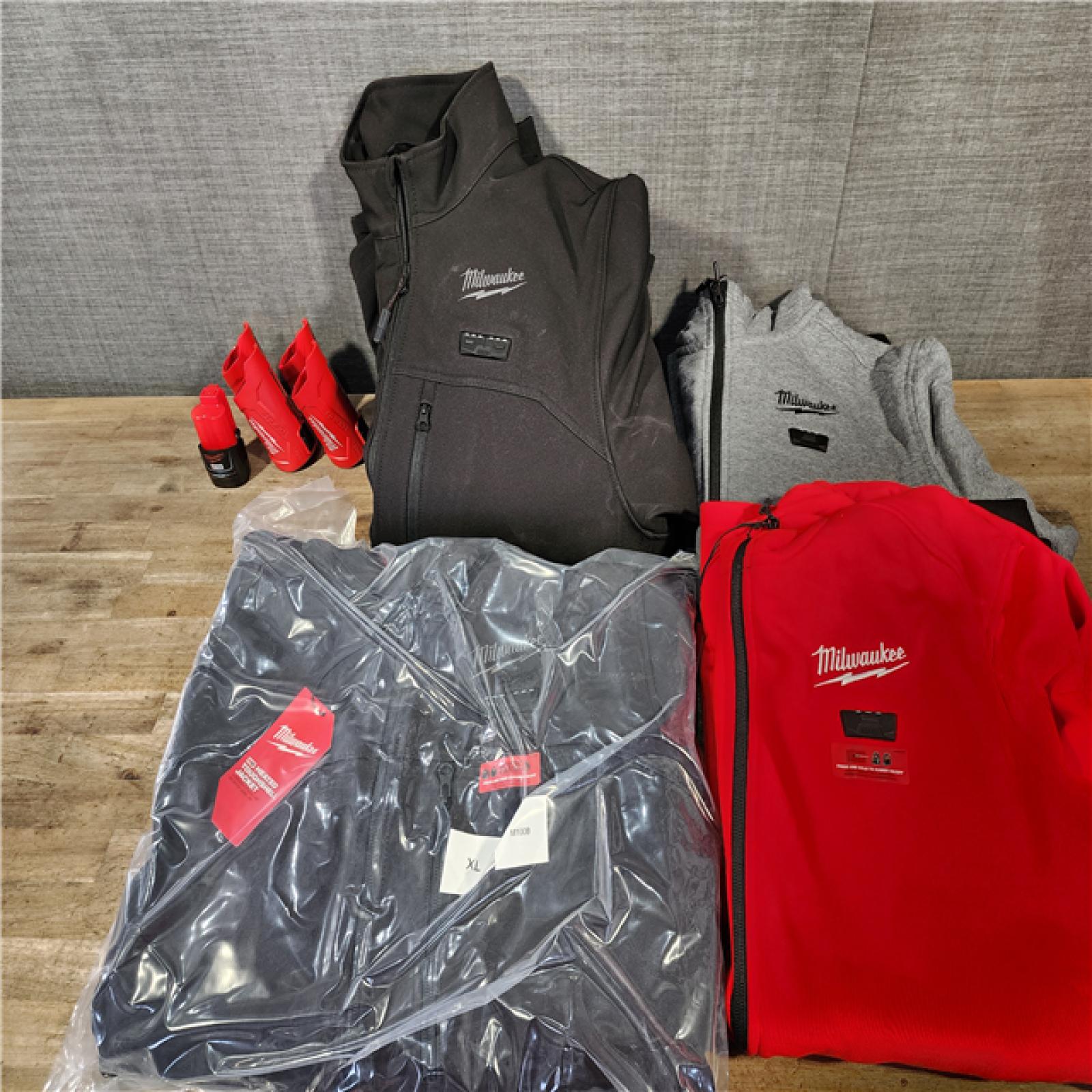 HOUSTON LOCATION - AS-IS MILWAUKEE 4 HEATED CLOTHING COMBO KIT