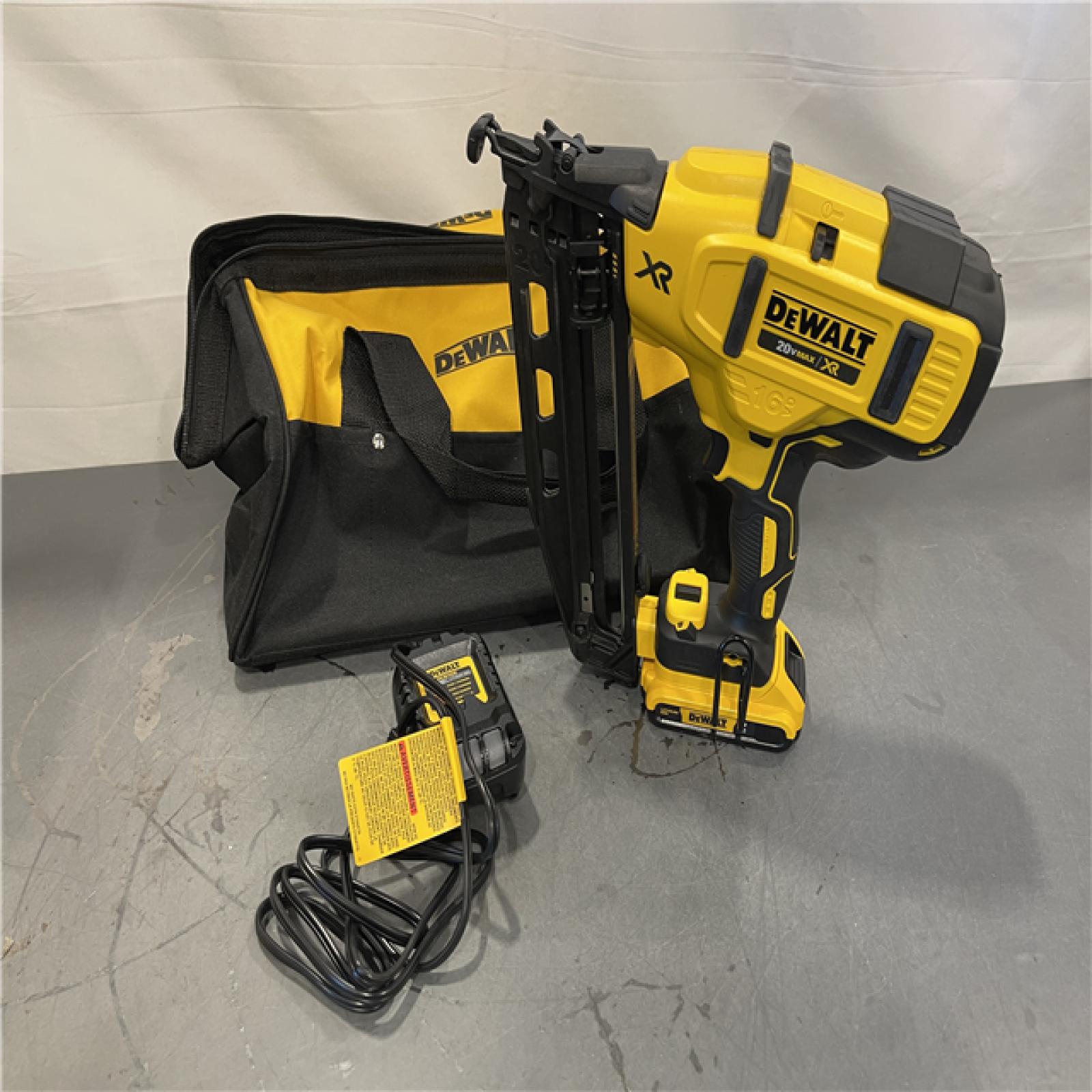 AS-IS - DeWalt 20V MAX XR 16-Gauge Electric Cordless Angled Finishing Nailer Kit