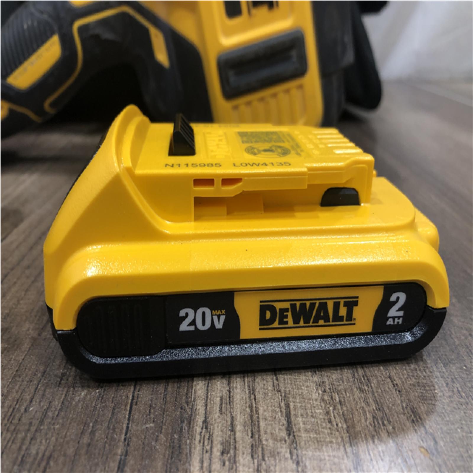 AS- IS DEWALT 20V MAX XR 16-Gauge Electric Cordless Angled Finishing Nailer Kit