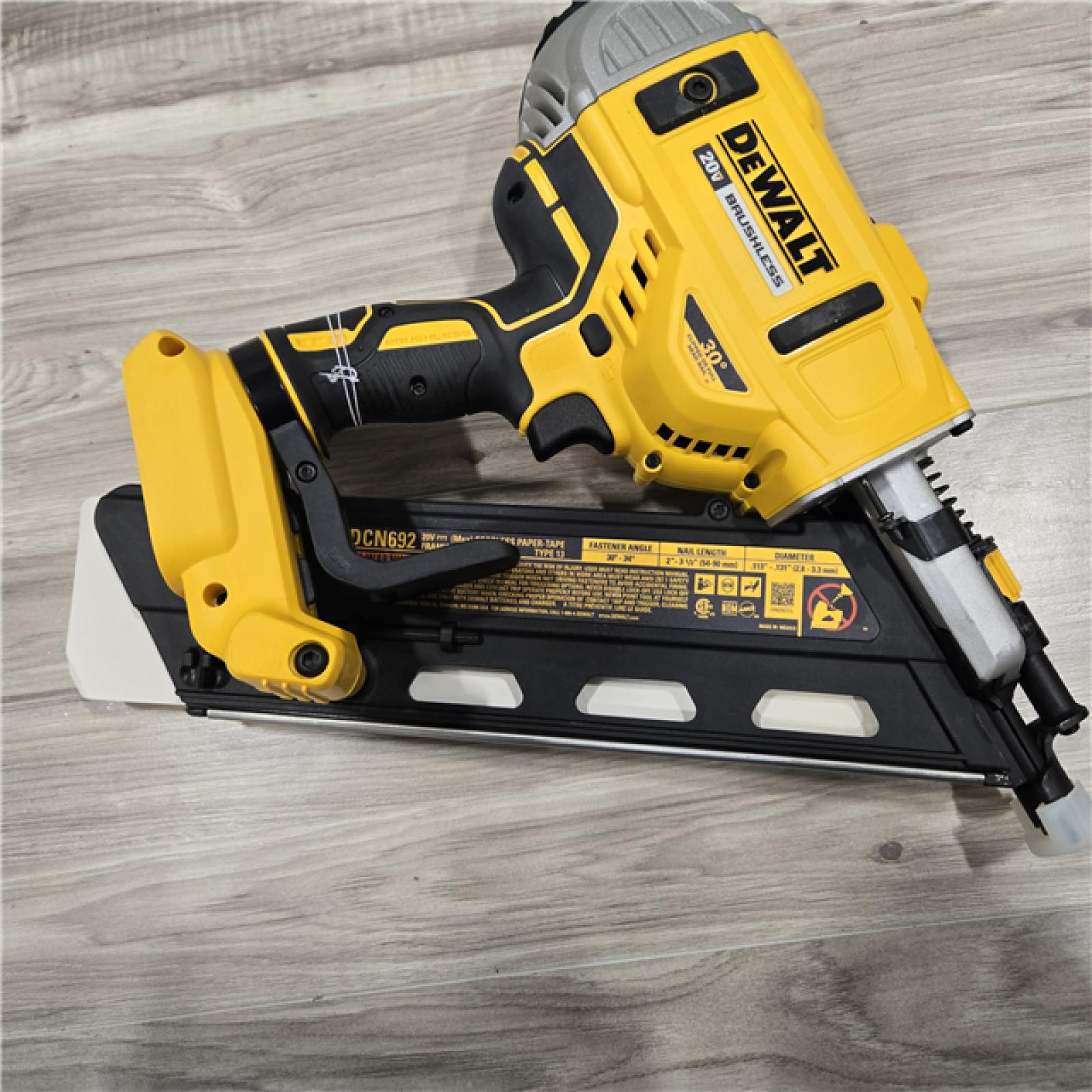 AS-IS DeWalt 20V MAX Brushless Cordless 2-Speed 30° Paper Collated Framing Nailer Kit