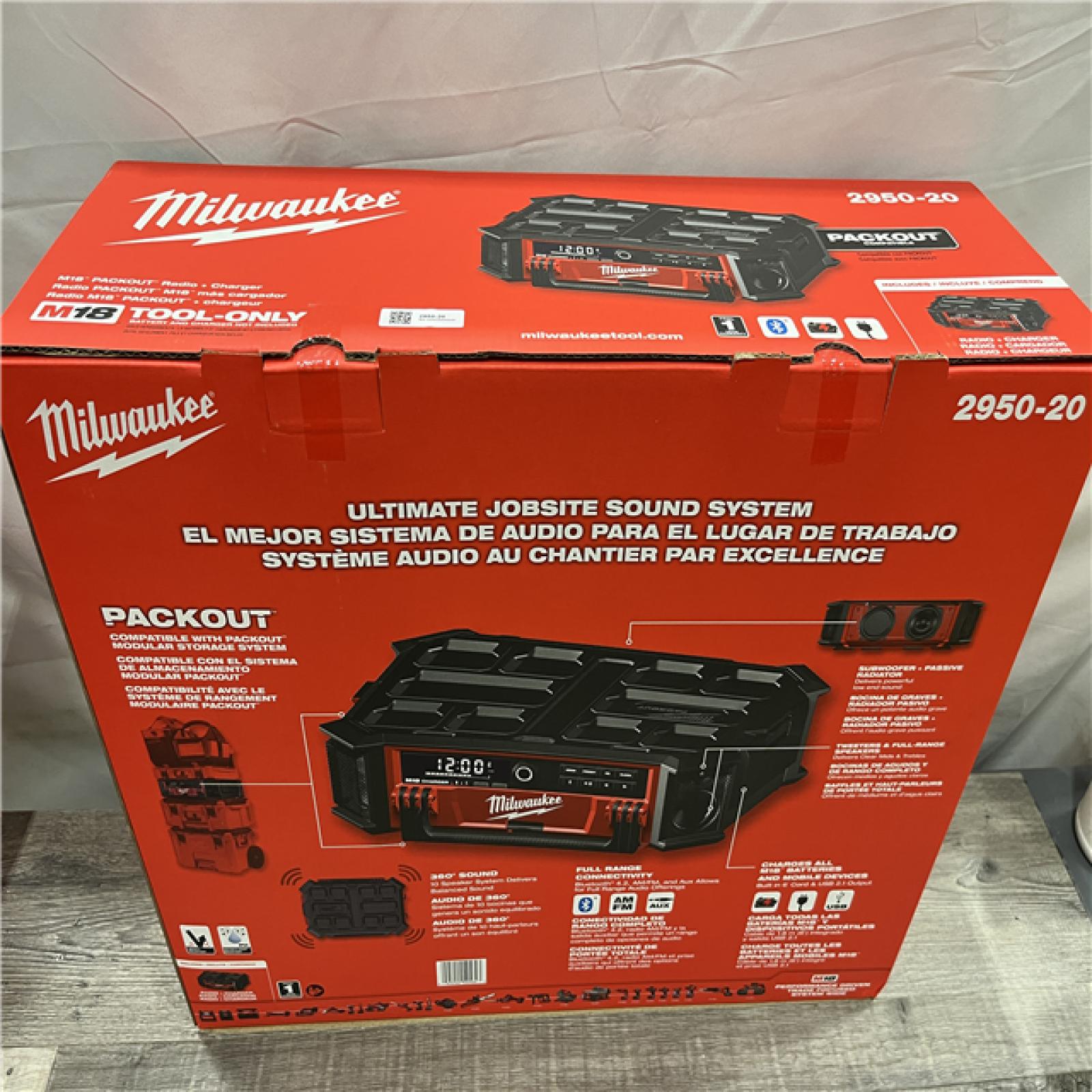 NEW - Milwaukee M18 Lithium-Ion Cordless PACKOUT Radio/Speaker with Built-In Charger