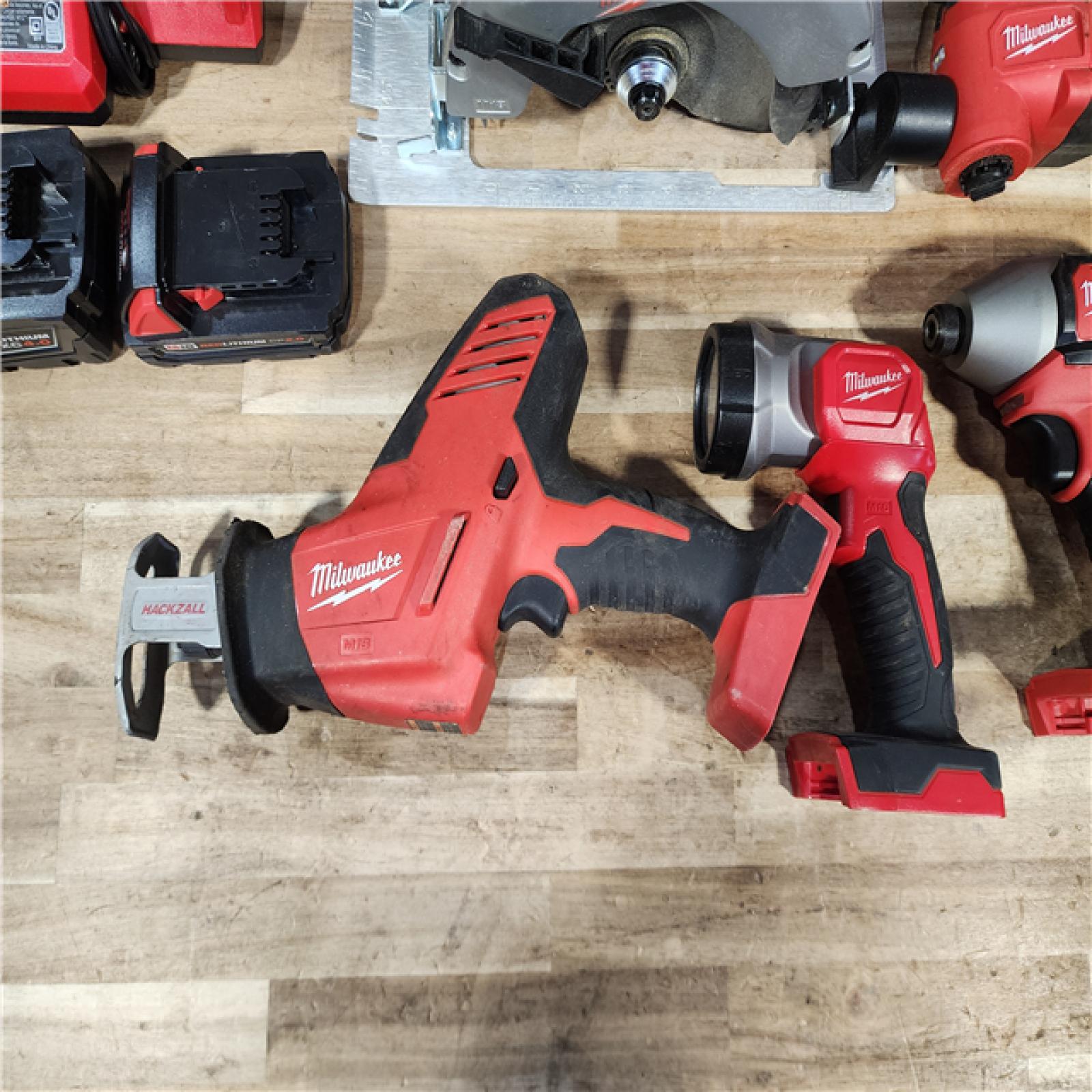 HOUSTON LOCATION - AS-IS MILWAUKEE 7 TOOL COMBO KIT W/ (2) BATTERY & CHARGER