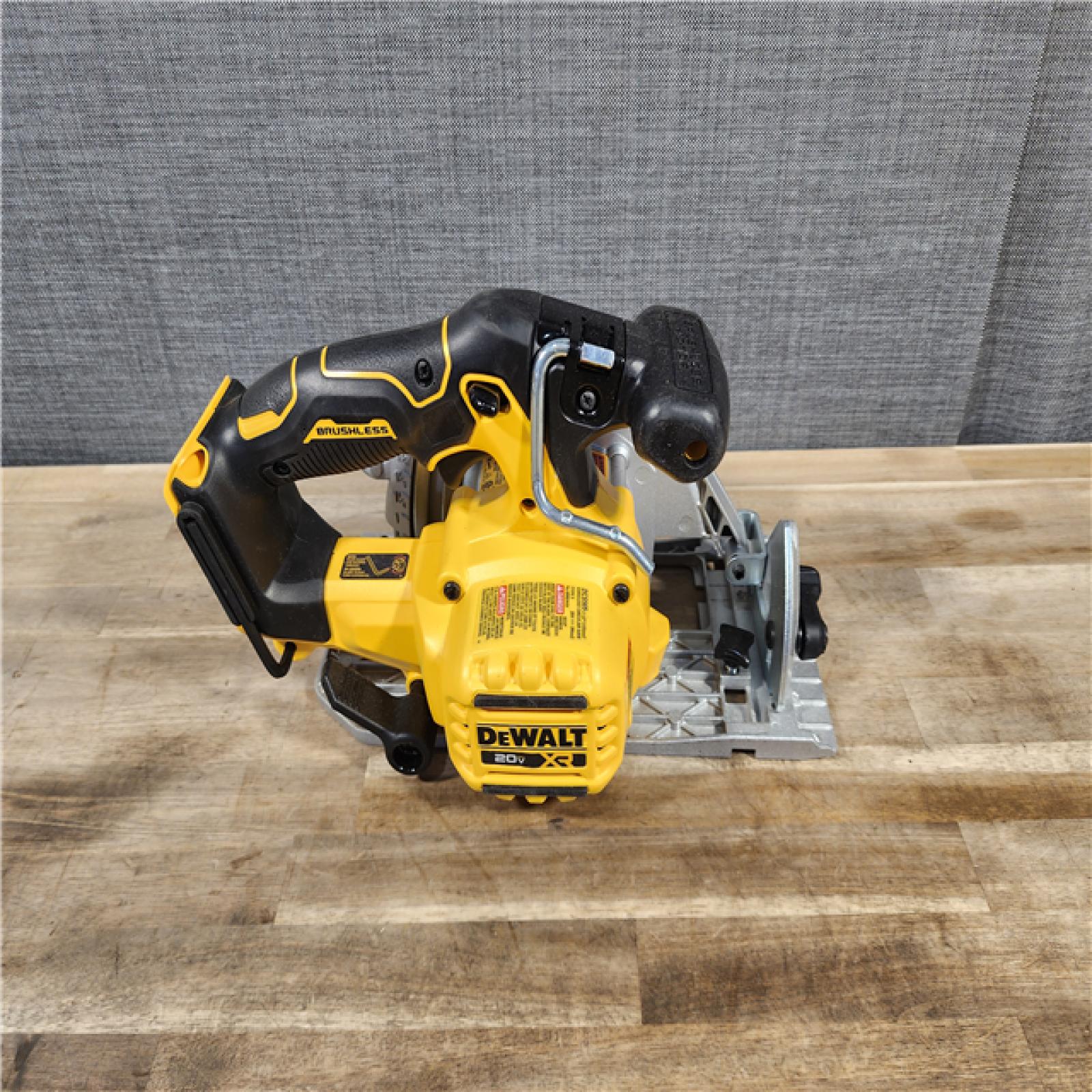 HOUSTON LOCATION - AS-IS DeWALT DCS565B 20V Max Brushless 6.5   Cordless Circular Saw (TOOL ONLY)