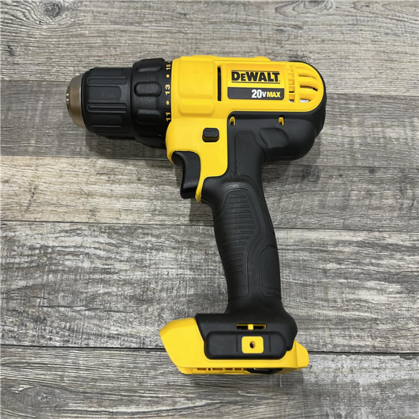 AS-IS DEWALT 20V MAX Cordless 1/2 in. Drill/Driver Kit