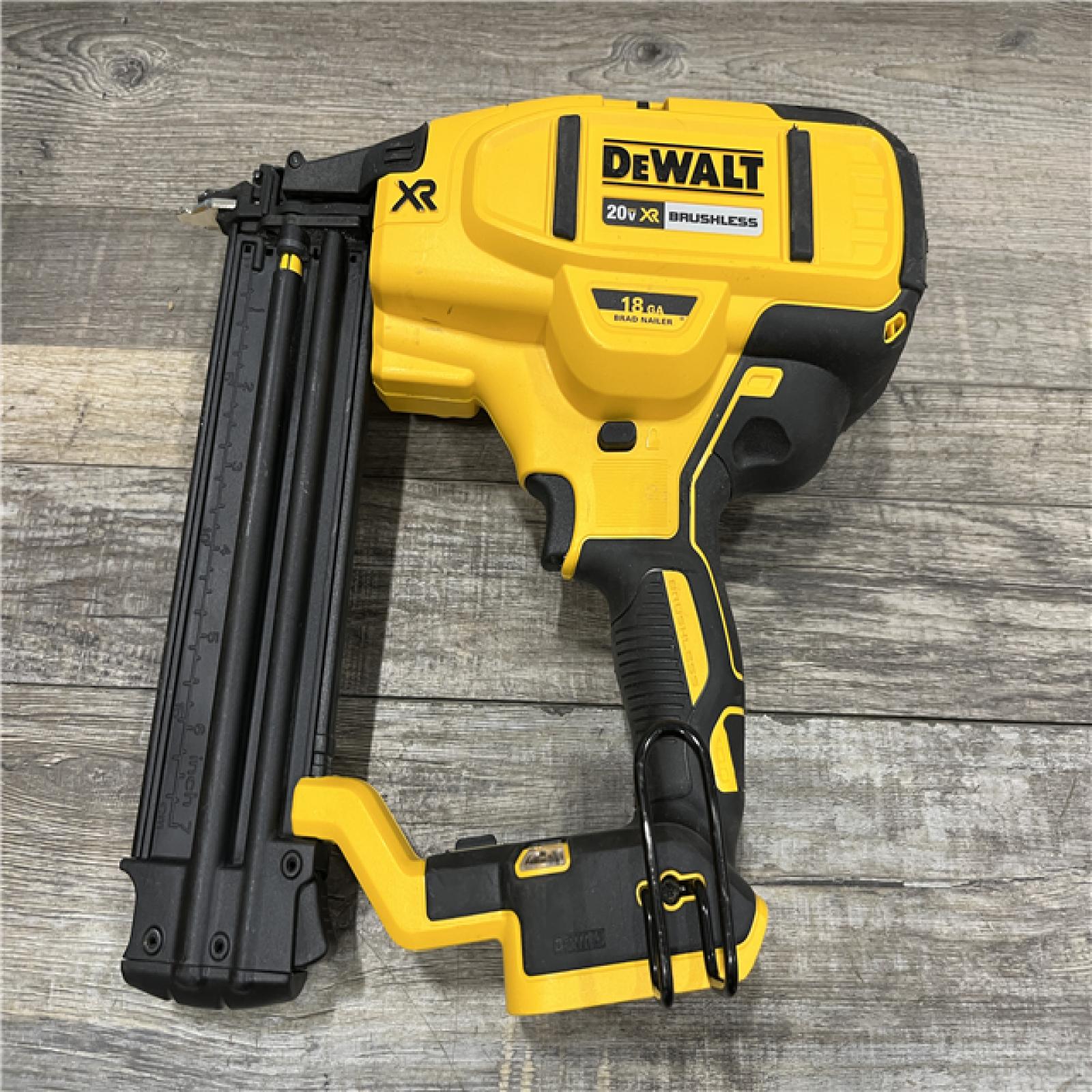AS-IS DEWALT 20V MAX XR 18 Gauge Brad Nailer Kit