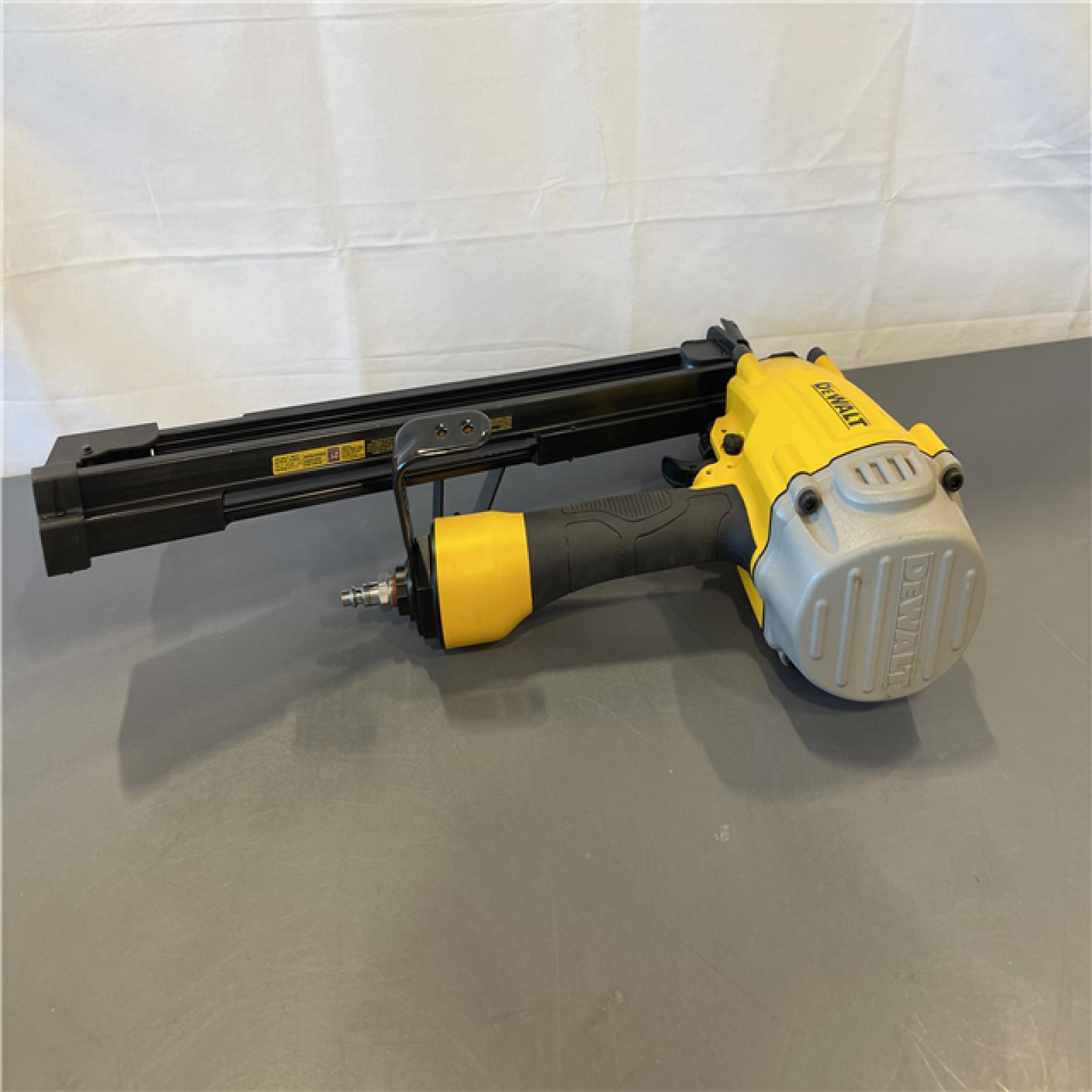 Like New! - 21 Plastic Round Head Collated Framing Nailer