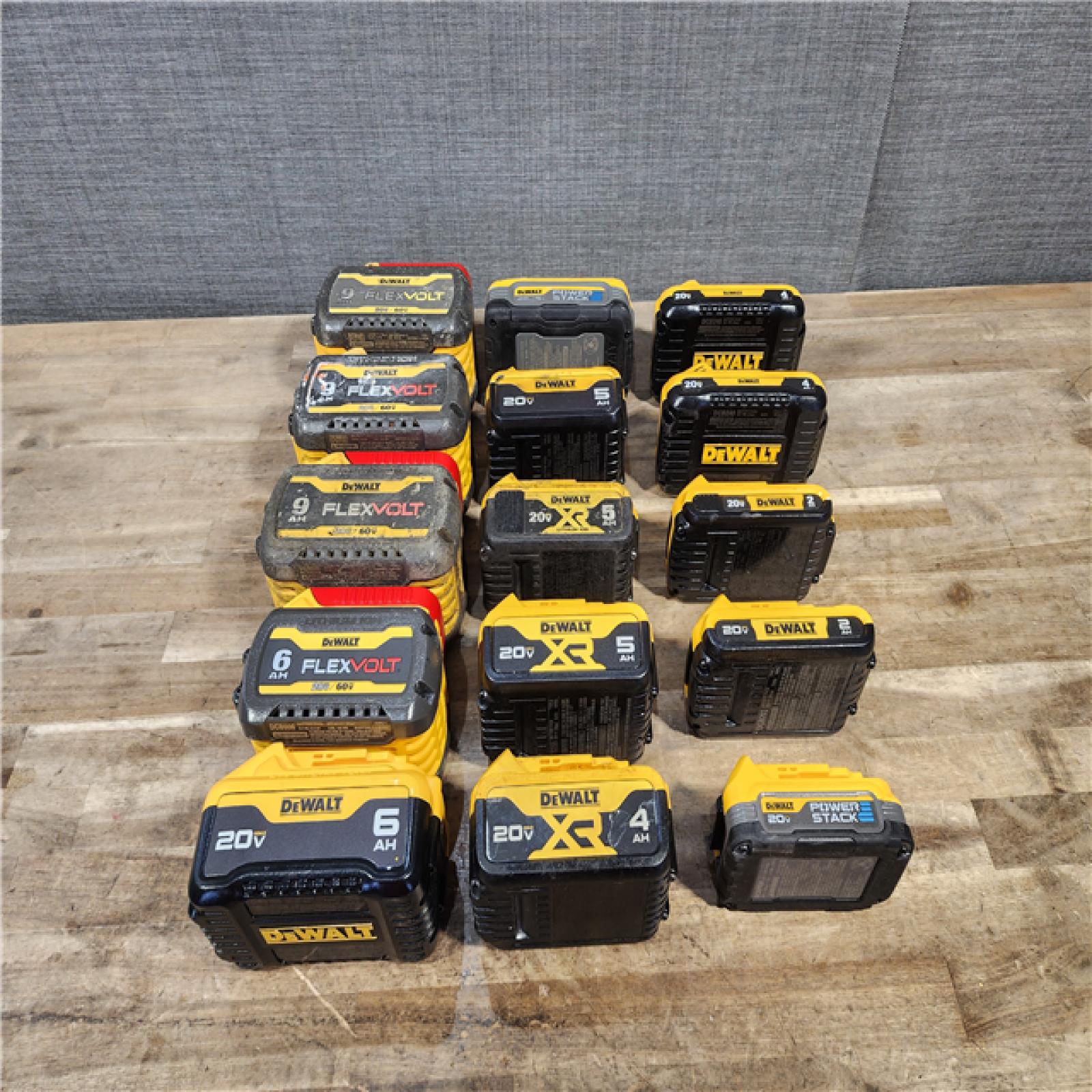 HOUSTON LOCATION - AS-IS DEWALT BATTERY PACK QTY - 15