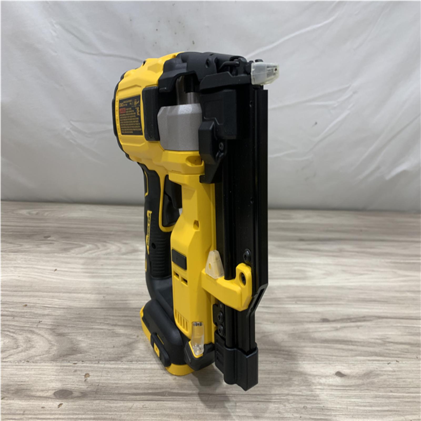 AS-IS DEWALT ATOMIC 20V MAX Lithium Ion Cordless 23 Gauge Pin Nailer Kit