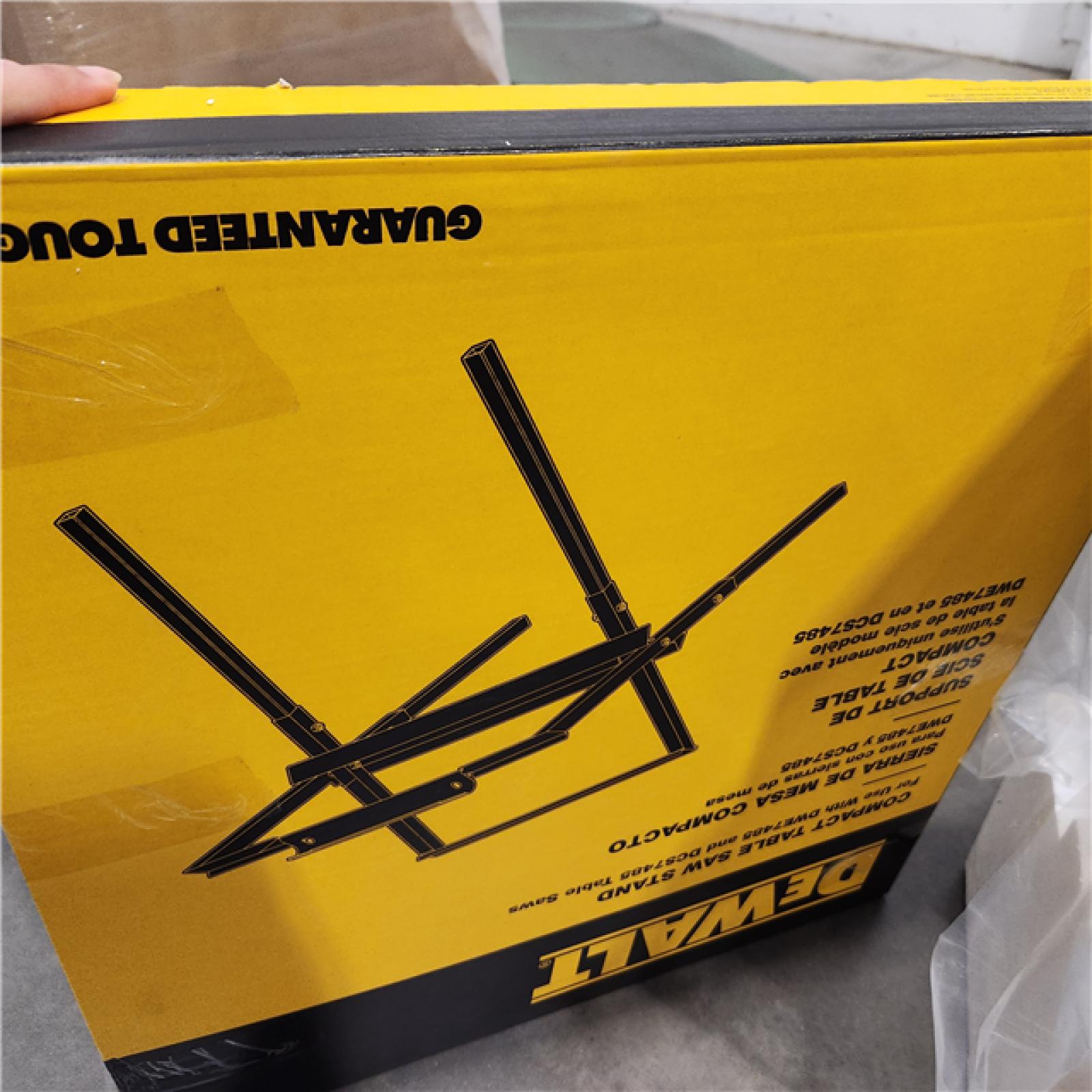 Like New-  DEWALT 15 Amp Corded 8-1/4 in. Compact Jobsite Tablesaw with Compact Table Saw Stand