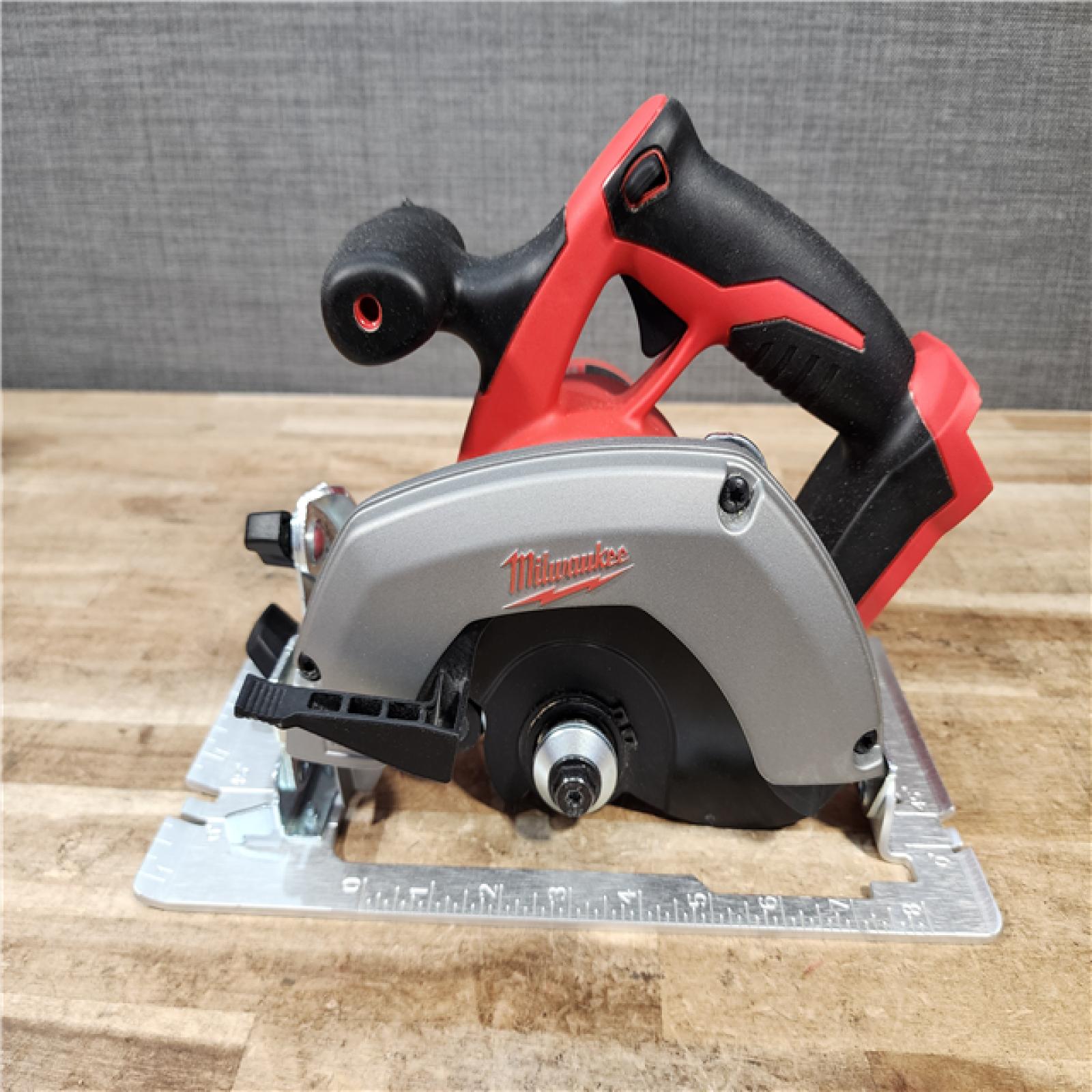 HOUSTON LOCATION - AS - IS Milwaukee 18V Lithium-Ion Cordless 6-1/2 in. Circular Saw (Tool-Only)