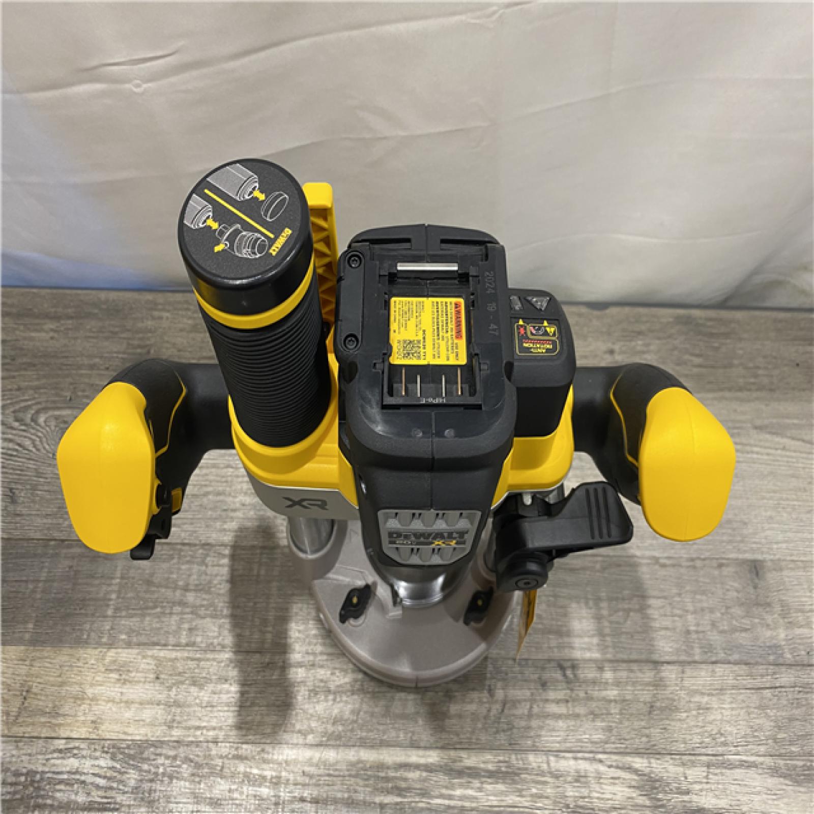 LIKE NEW - DEWALT 20V MAX XR 2-1/4 Peak HP Brushless Cordless Plunge Router (Tool Only)