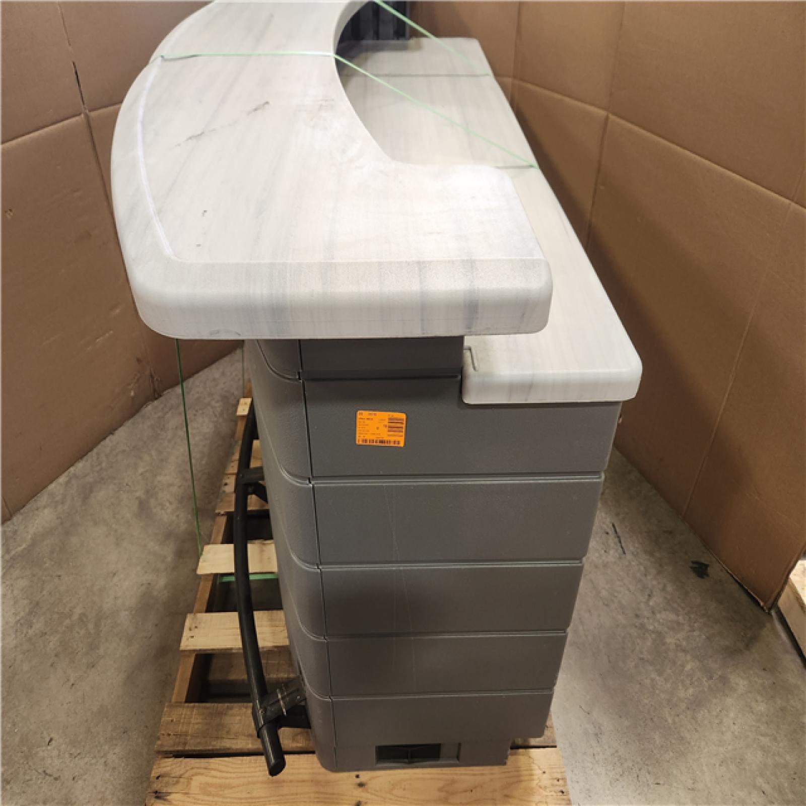 Phoenix Suncast Backyard Oasis Resin Plastic Outdoor Bar