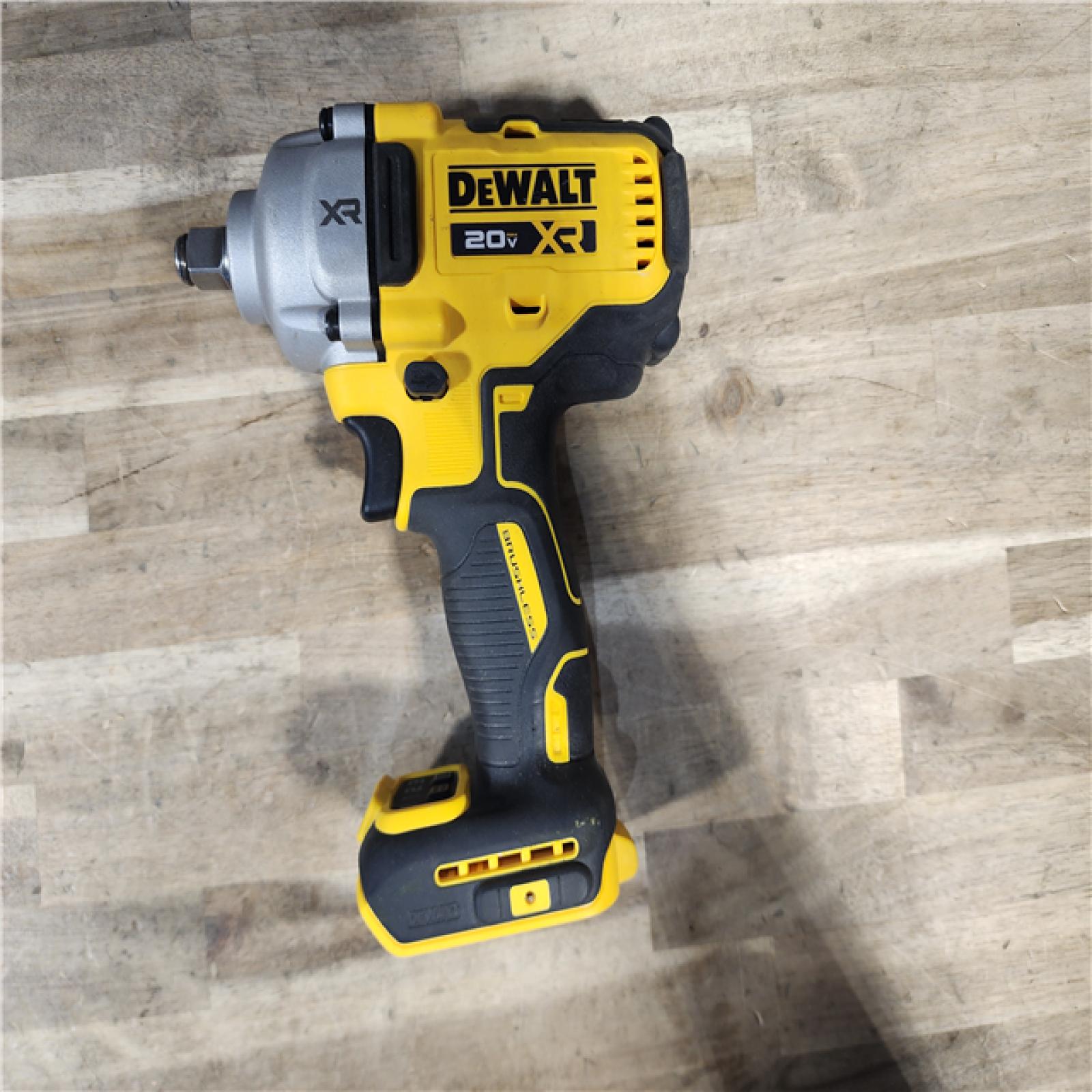 HOUSTON LOCATION - AS-IS DeWalt 20V MAX 1/2 in. Cordless Brushless Mid-Range Impact Wrench W/ BATTERY & CHARGER