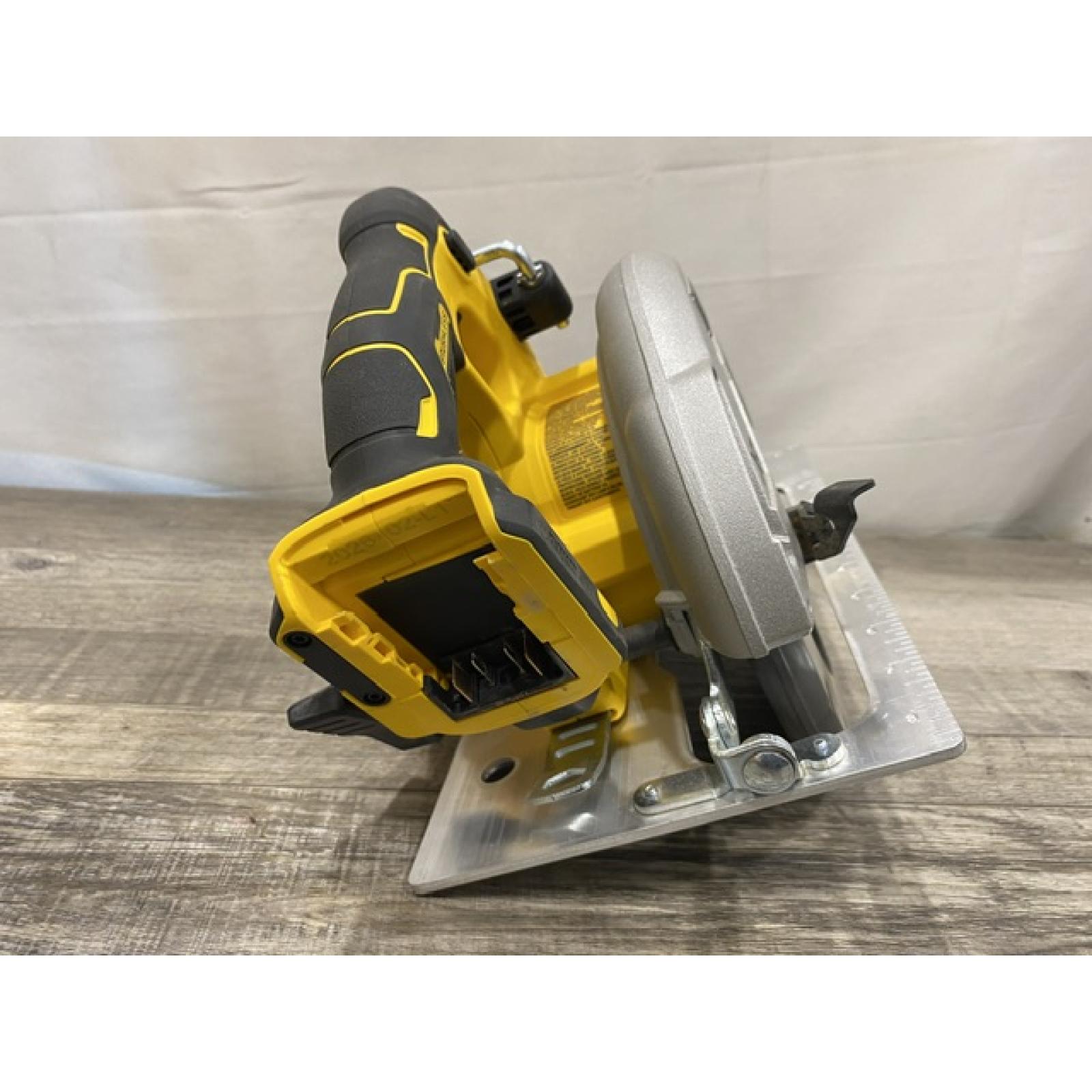 AS-IS DEWALT 20-Volt MAX 7-1/4 in. Cordless Circular Saw (Tool Only)