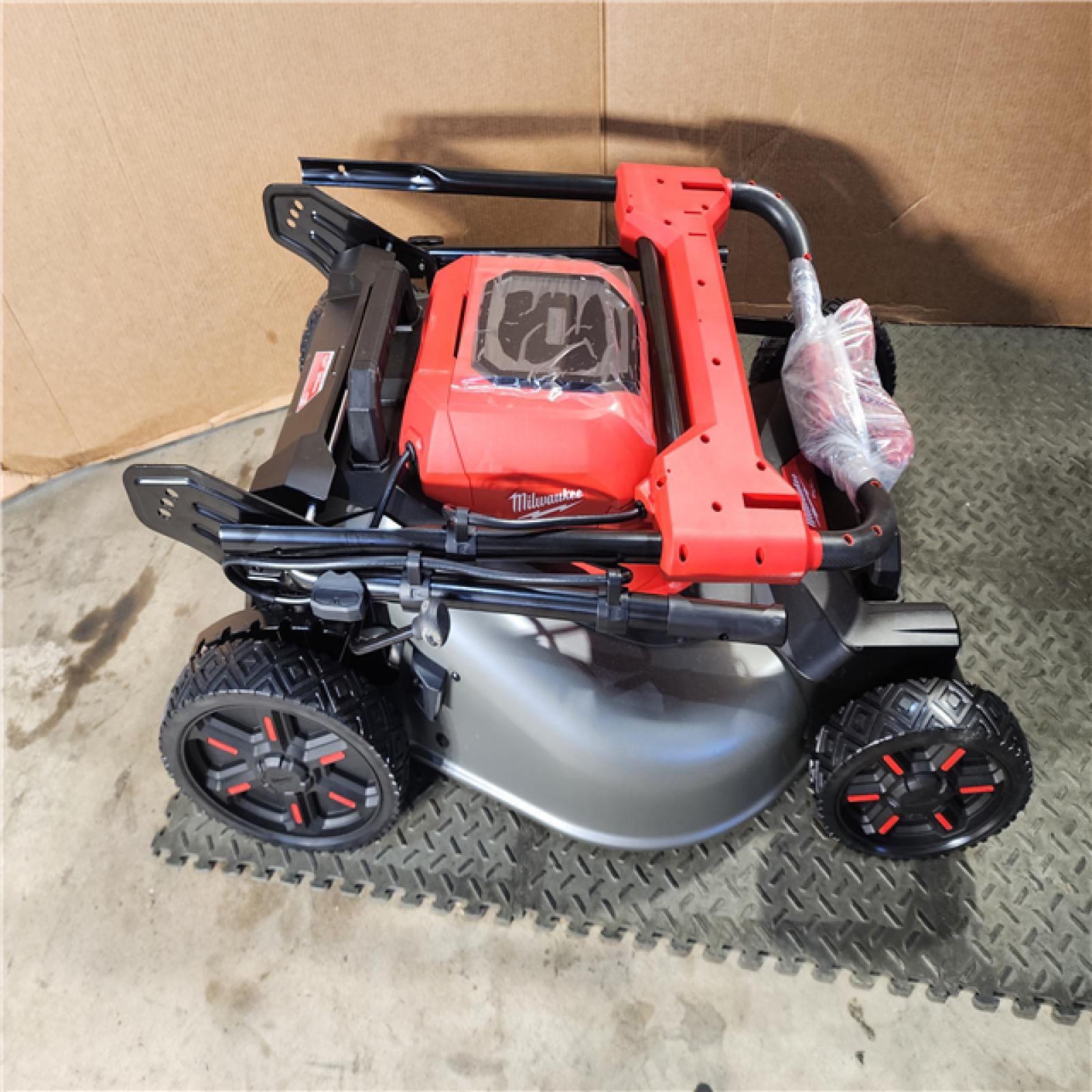 HOUSTON LOCATION - AS-IS Milwaukee M18 FUEL Brushless Cordless 21 in. Walk Behind Dual Battery Self-Propelled Mower Kit W/ RAPID CHARGER