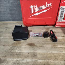HOUSTON LOCATION - AS-IS (APPEARS LIKE NEW) Milwaukee-3522-21 Green Beam Laser Cross Line Plumb Point Rechargeable USB Kit