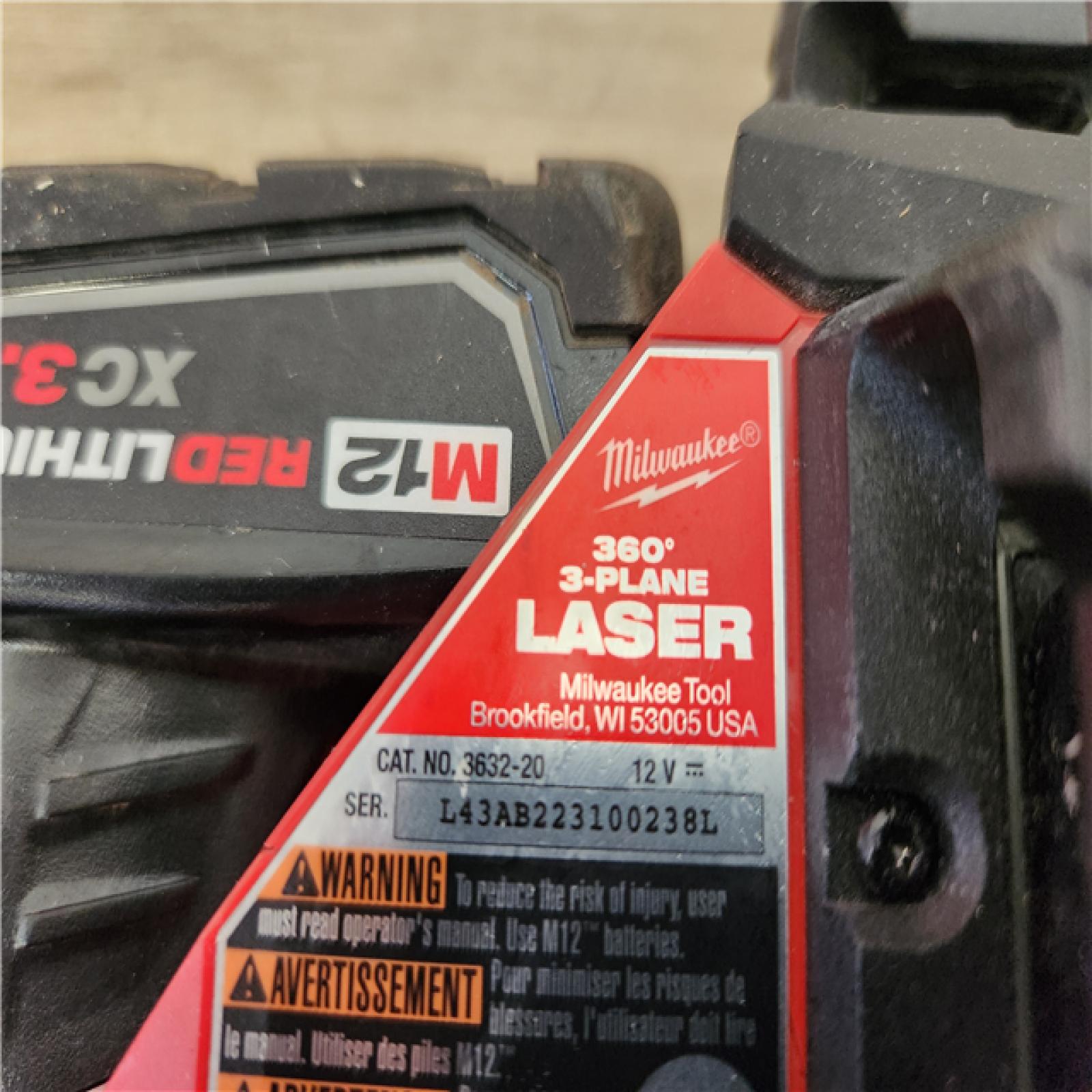 Phoenix Location LIKE NEW Milwaukee M12 12-Volt Lithium-Ion Cordless Green 250 ft. 3-Plane Laser Level Kit with One 4.0 Ah Battery, Charger and Case