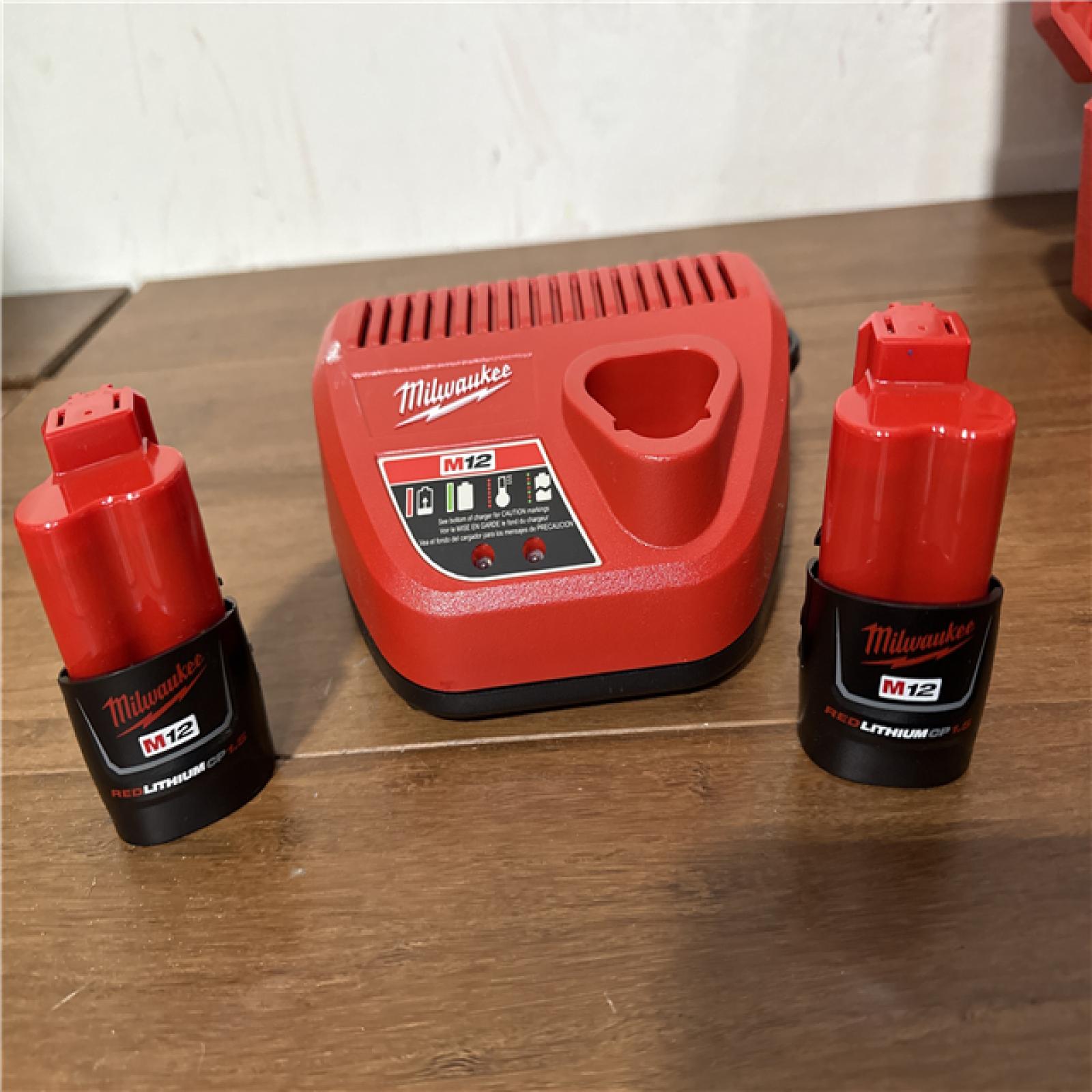 California AS-IS Milwaukee M12 Pex Expander Kit  Includes (2) Batteries & Charger