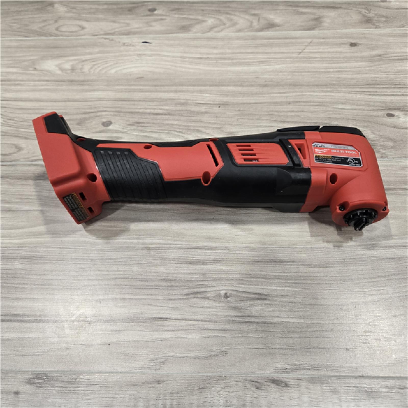 LIKE NEW! - Milwaukee 2626-21 18V Cordless Oscillating Multi-Tool Kit