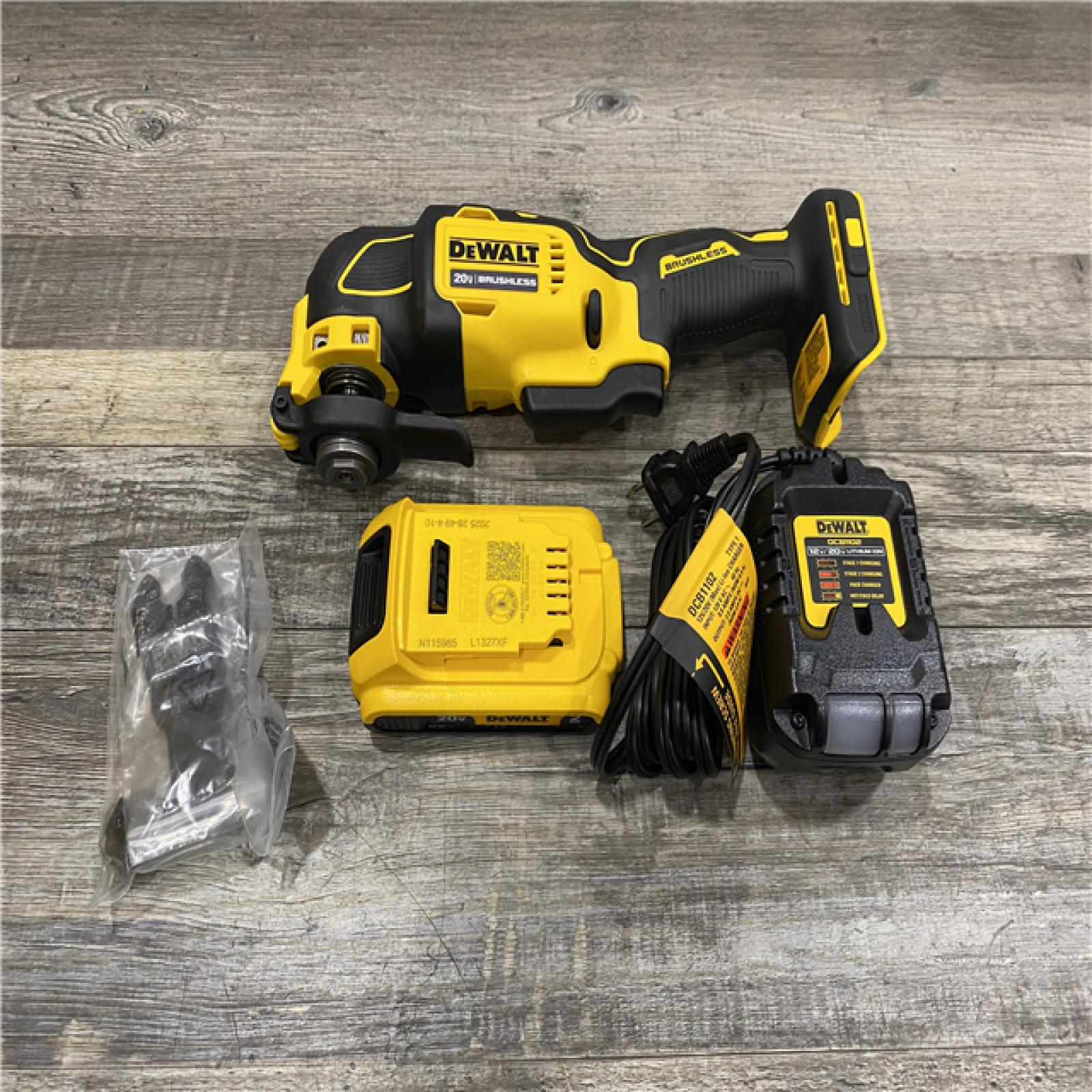 AS-IS DEWALT ATOMIC 20V MAX Cordless Brushless Oscillating Multi Tool Kit