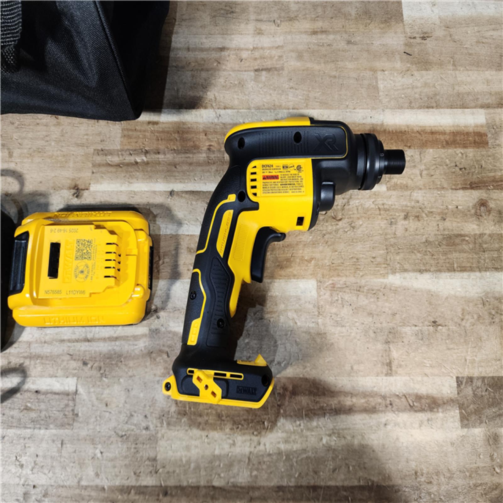 HOUSTON LOCATION - AS - IS DeWalt 20-Volt MAX Screwgun with Threaded Clutch Housing COMBO KIT