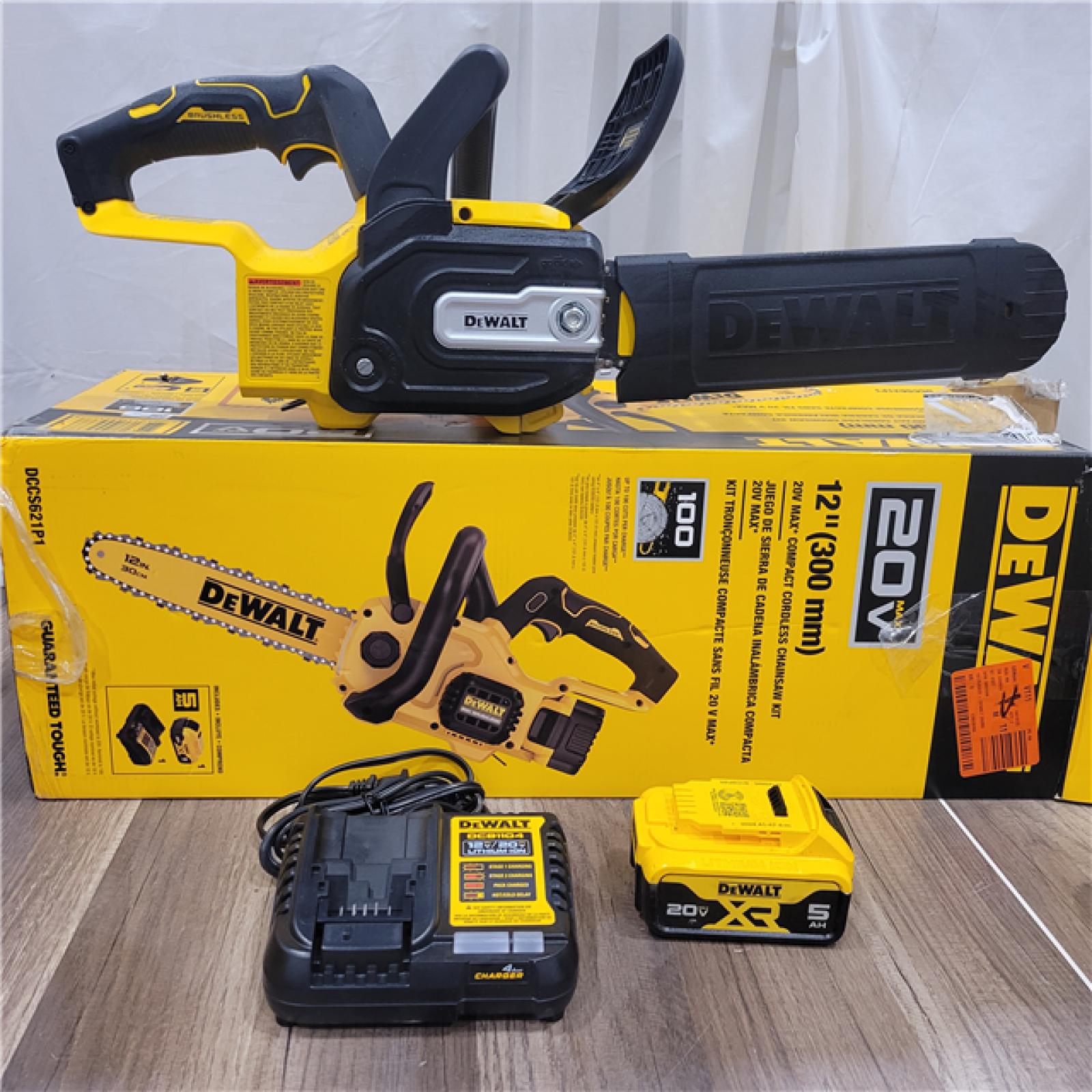AS-IS  DEWALT 20V MAX Compact 12 Brushless Cordless Chainsaw Kit