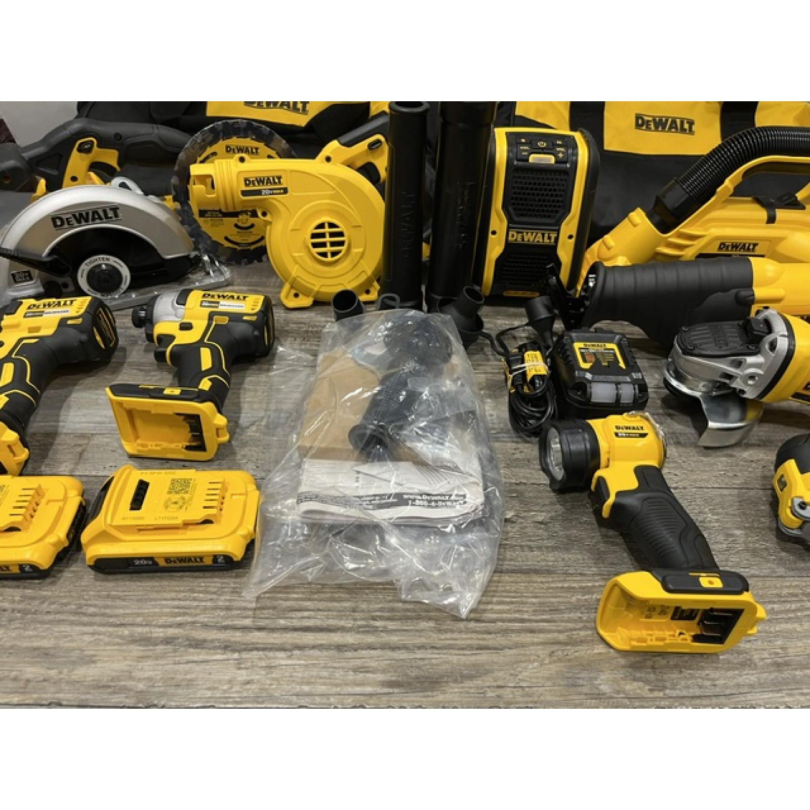 NEW - DEWALT 20-Volt Max Lithium-Ion (10-Tool) Cordless Combo Kit