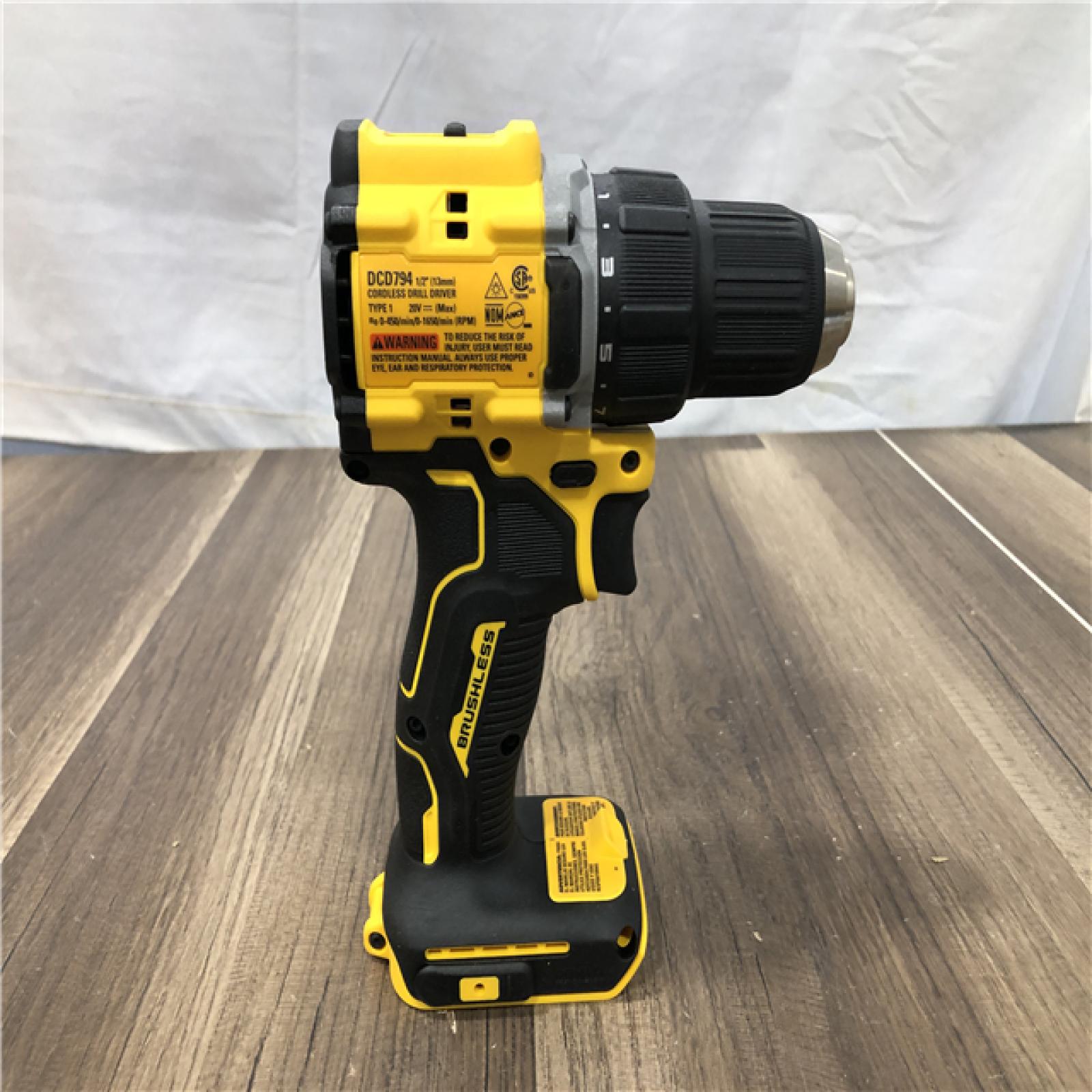 AS-IS DEWALT 20V MAX XR Cordless Brushless 3-Speed Oscillating Multi Tool (Tool Only)