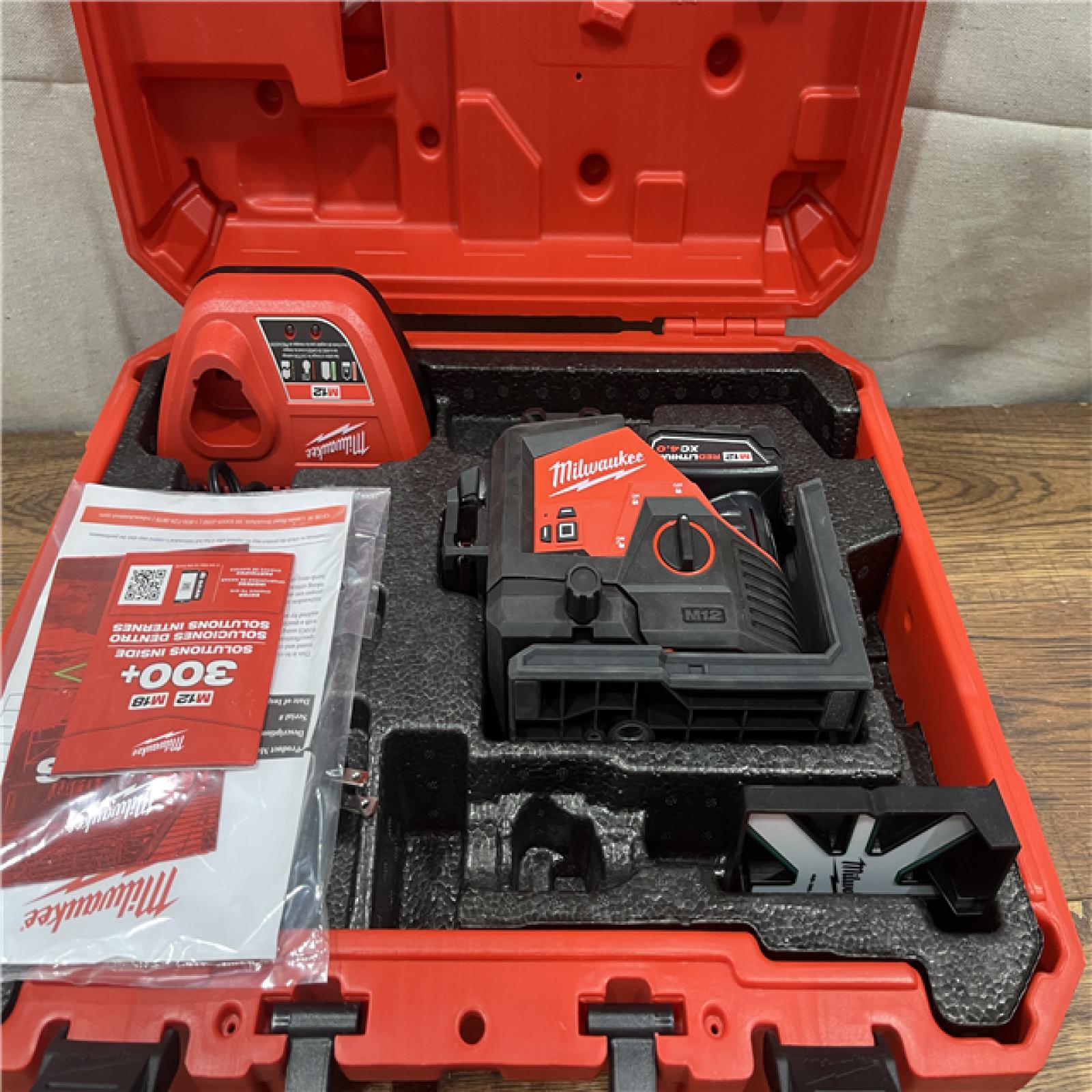 AS-IS Milwaukee-3632-21 M12 Green Beam Laser 360Â° 3-Plane Kit