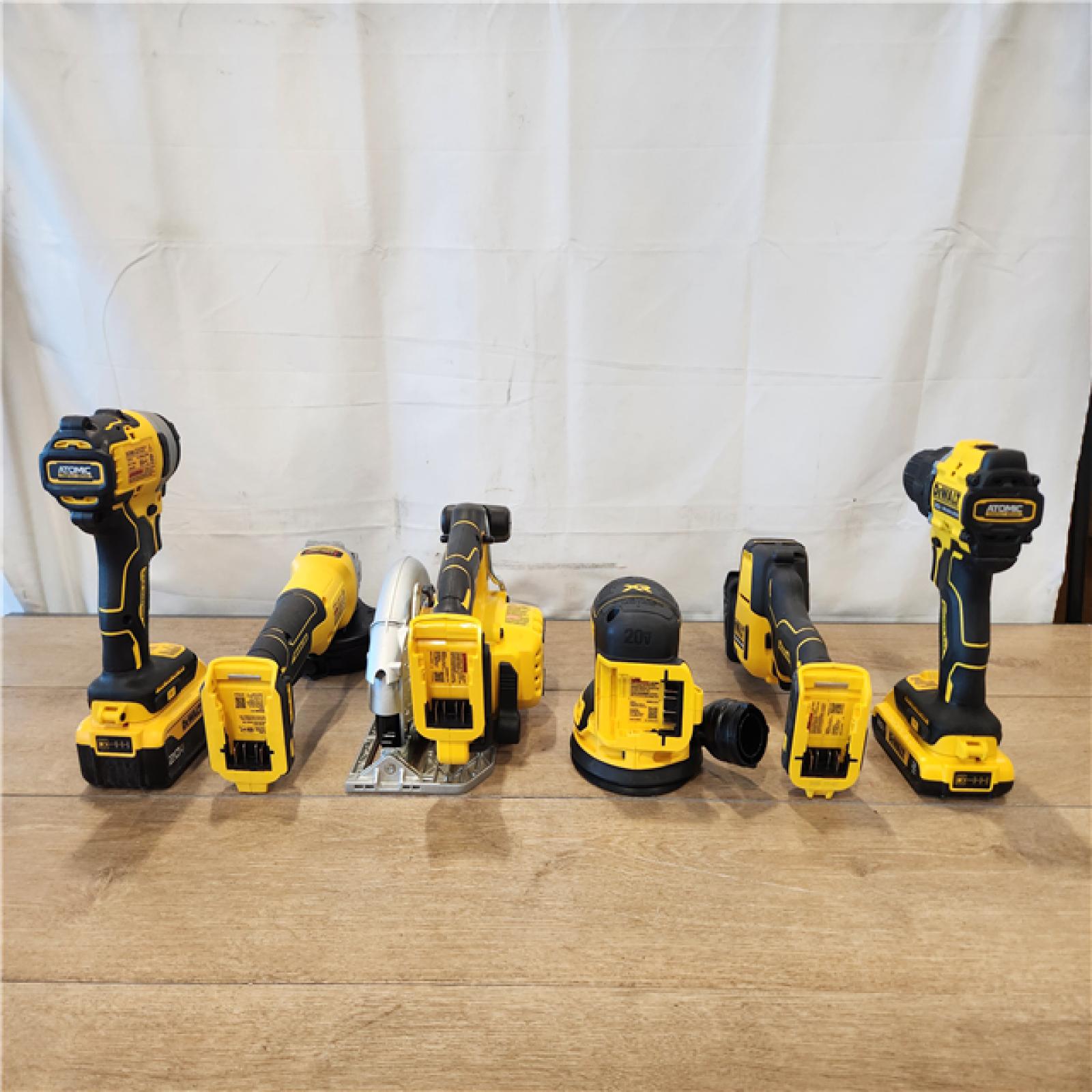 AS-IS- DEWALT 20V Lithium-Ion Cordless 6-Tool Combo Kit with 5.0 Ah and 2.0 Ah Batteries, Charger and Tough System 2.0 Rolling Toolbox