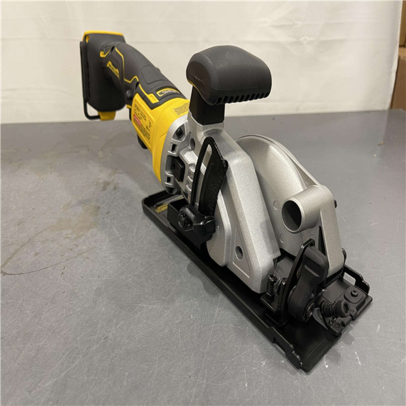 AS-IS - DEWALT ATOMIC 20V MAX Cordless Brushless 4-1/2 in. Circular Saw