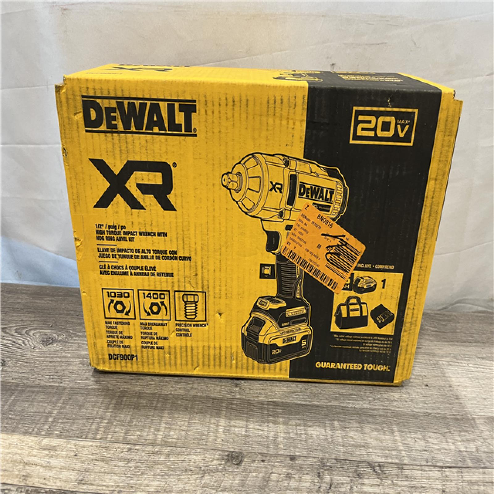 NEW - DEWALT 20V MAX Lithium-Ion Cordless 1/2 in. Impact Wrench Kit