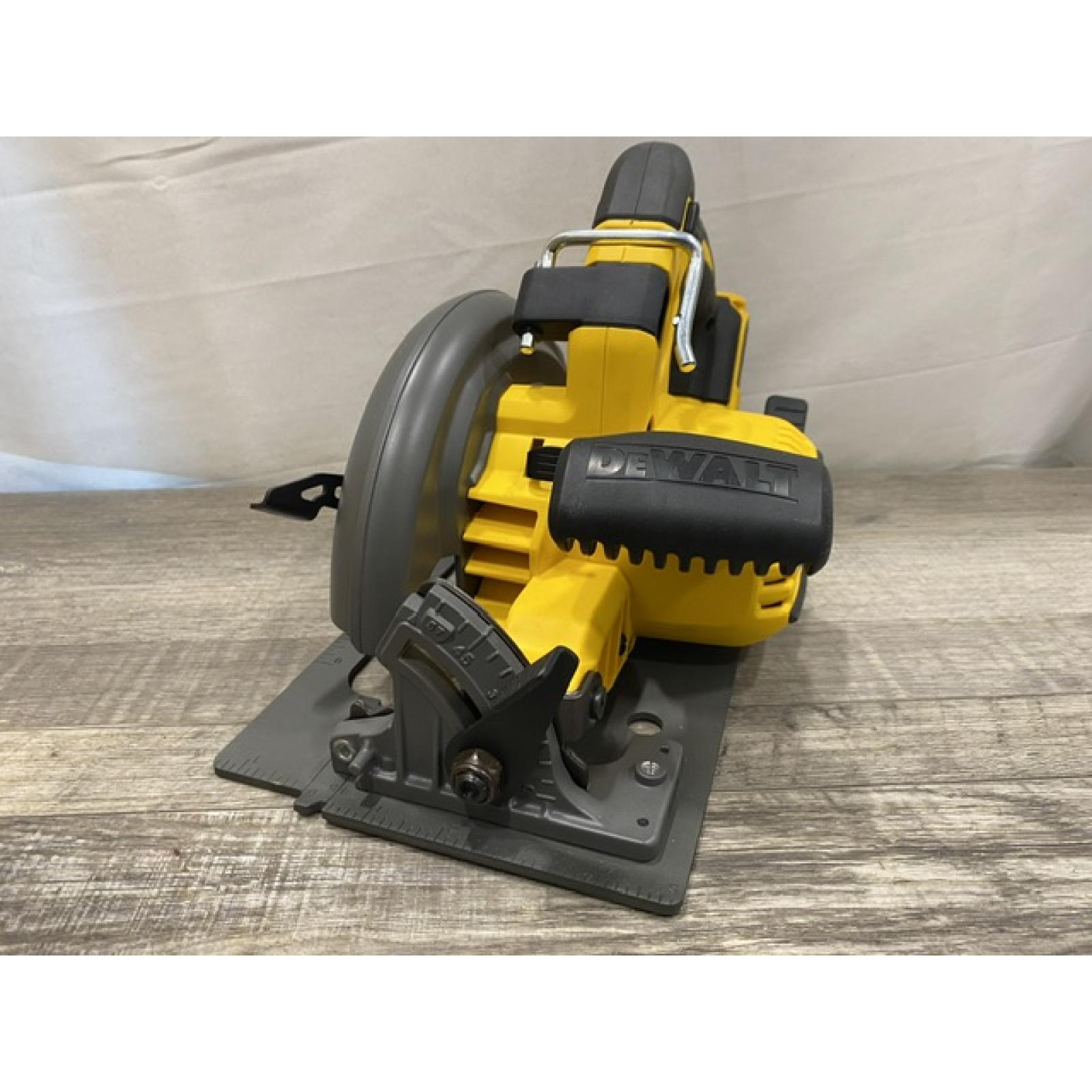 AS-IS DEWALT FLEXVOLT 60V MAX Cordless Brushless 7-1/4 in. Circular Saw with Brake (Tool Only)