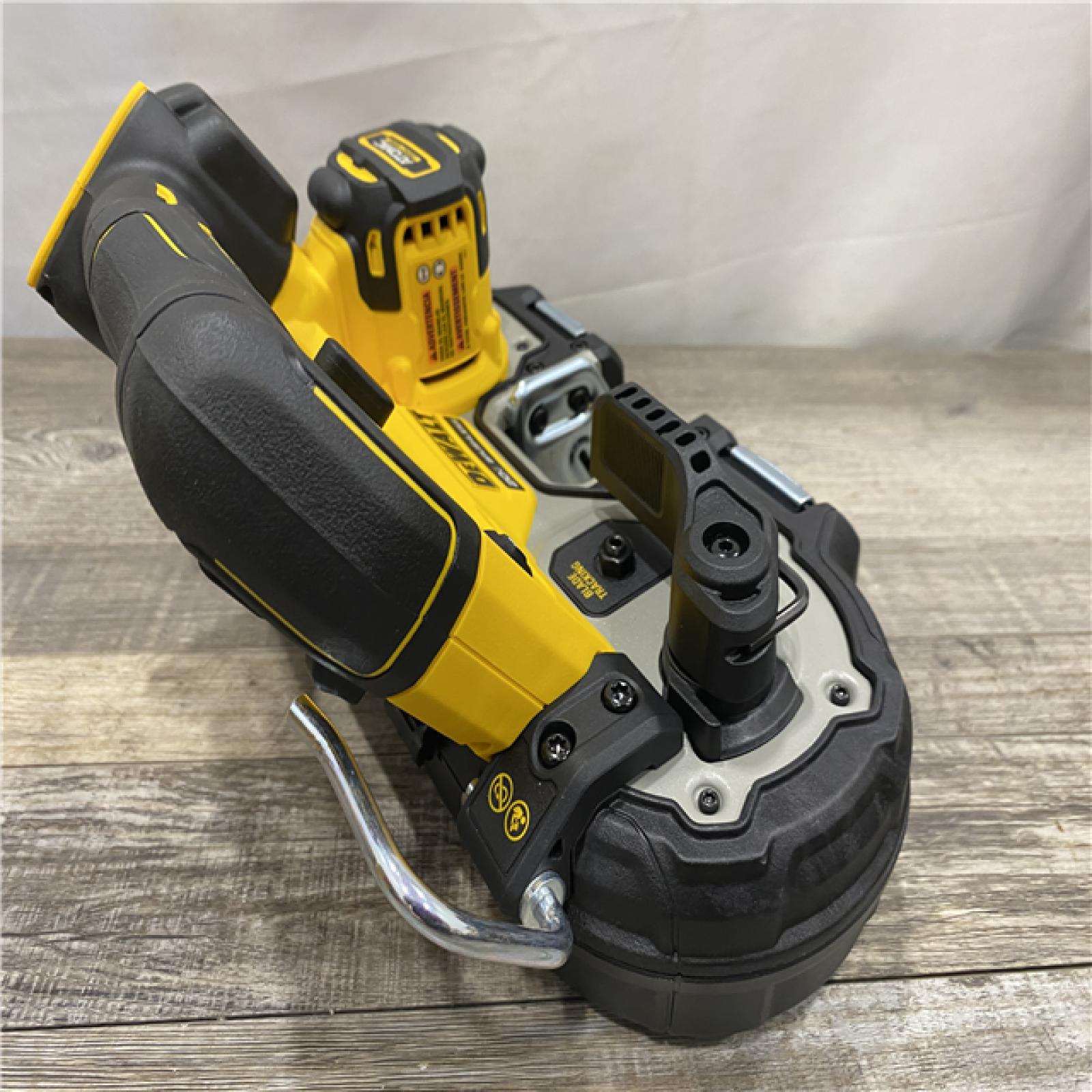 AS-IS DEWALT ATOMIC 20V MAX Lithium-Ion Cordless 1-1/4 in. Bandsaw Kit