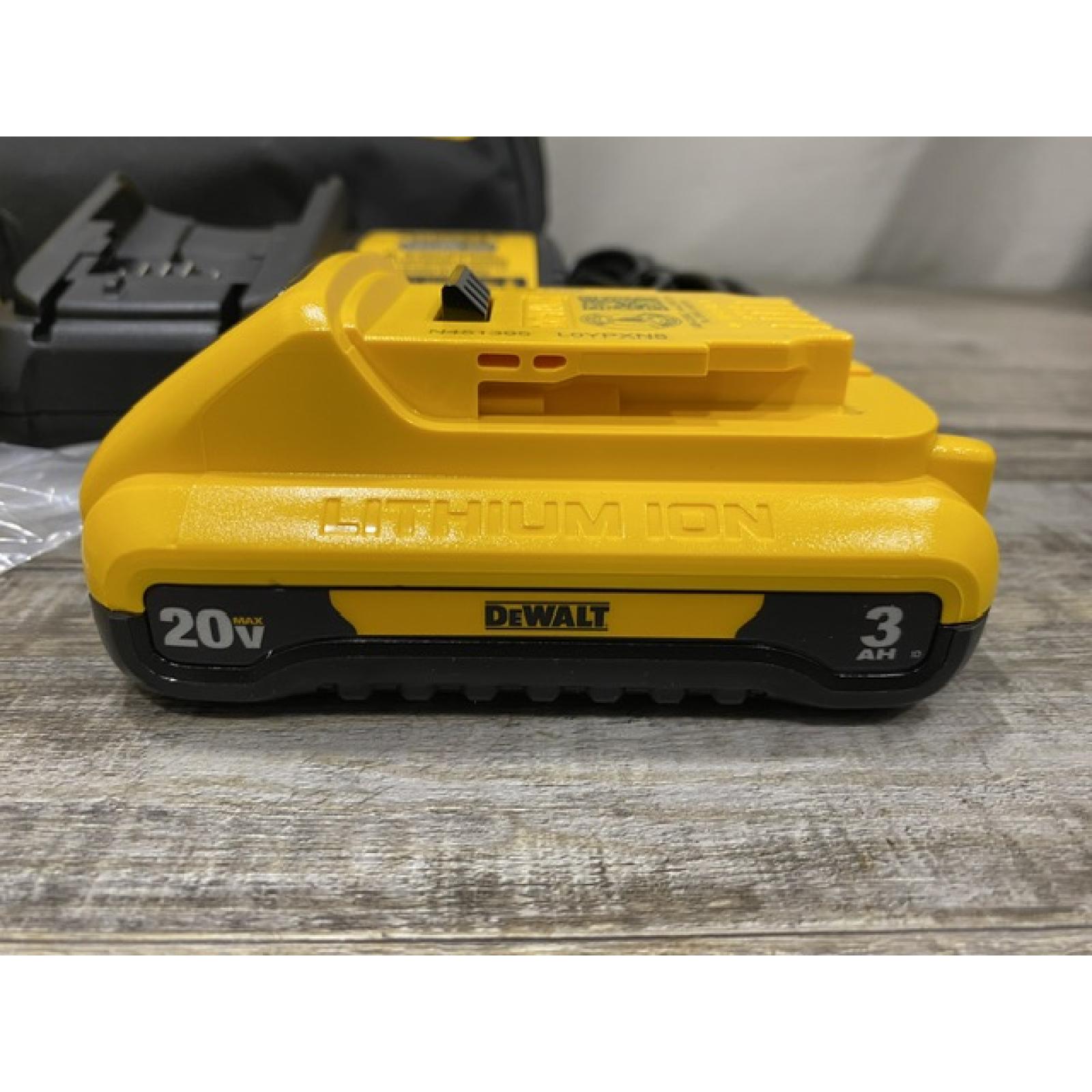 LIKE NEW - DEWALT ATOMIC 20V Cordless 1/2 in. Compact Hammer Drill Kit