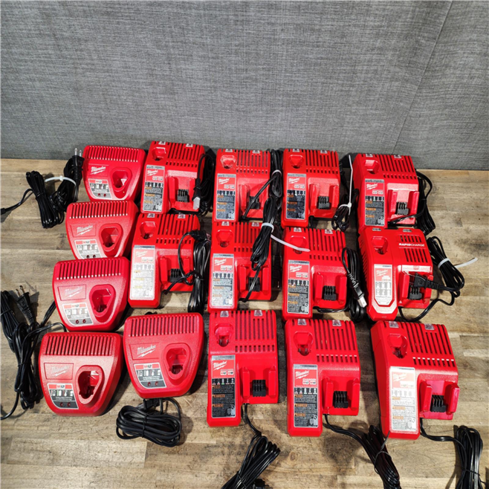 HOUSTON LOCATION - AS-IS MILWAUKEE BATTERY CHARGER PACK QTY - 16