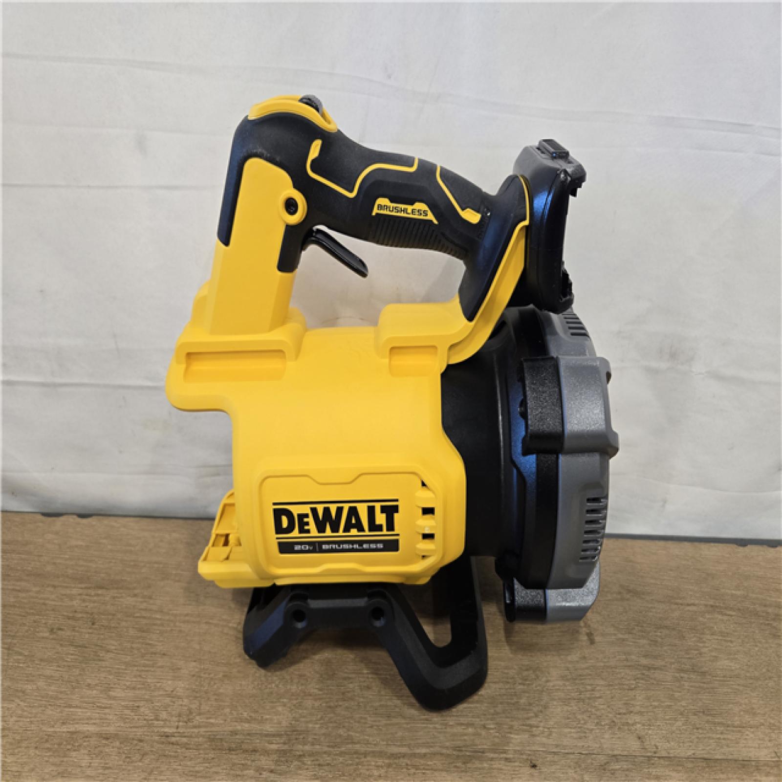 AS-IS DEWALT 20V MAX* XR Brushless Cordless Handheld Blower Kit