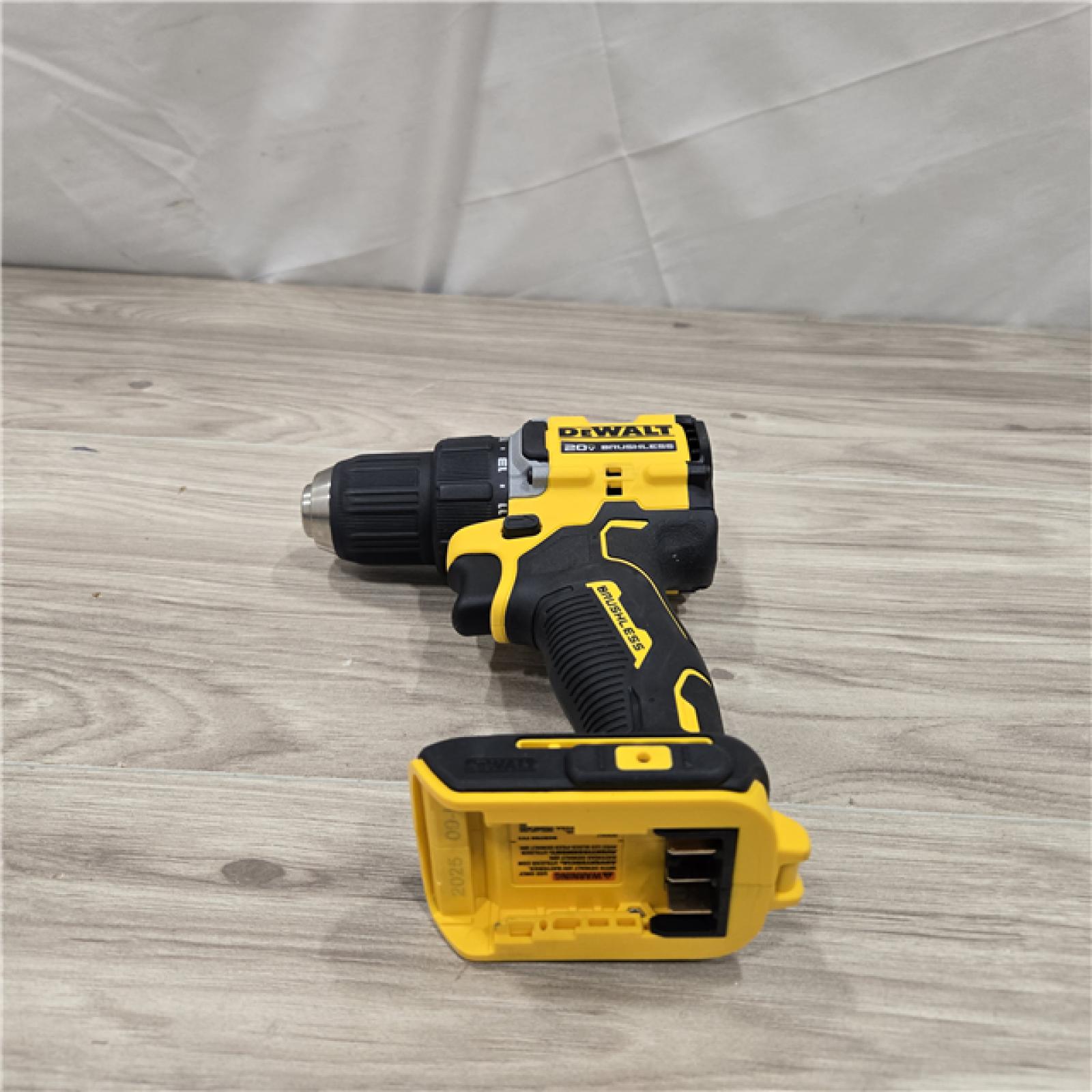 AS-IS DEWALT ATOMIC COMPACT SERIES 20V MAX* Cordless 1/2 Drill/Driver Kit