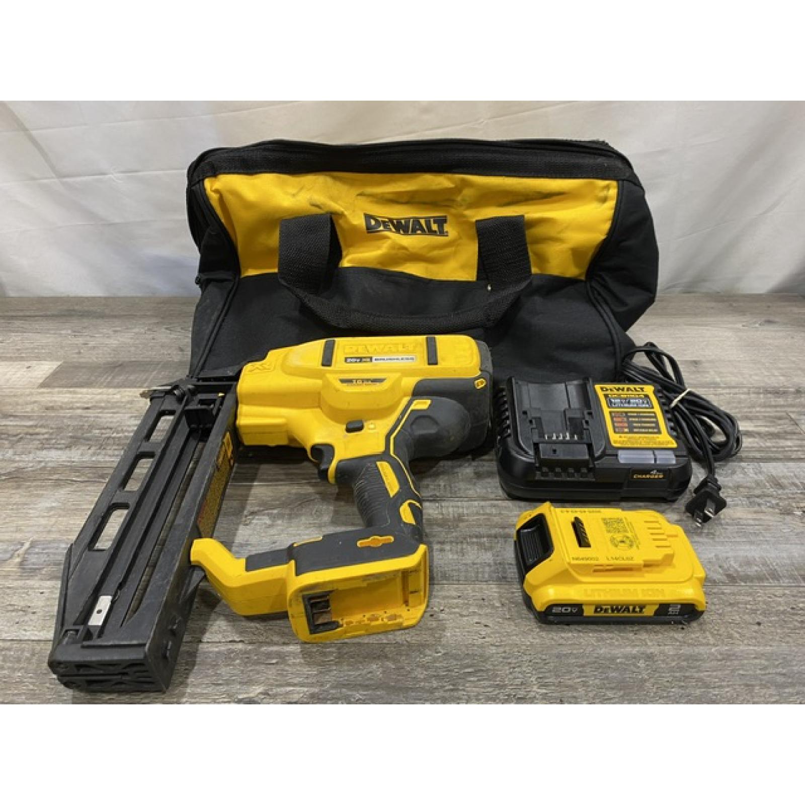 AS-IS DEWALT 20V MAX XR Lithium-Ion 16-Gauge Cordless Finish Nailer Kit