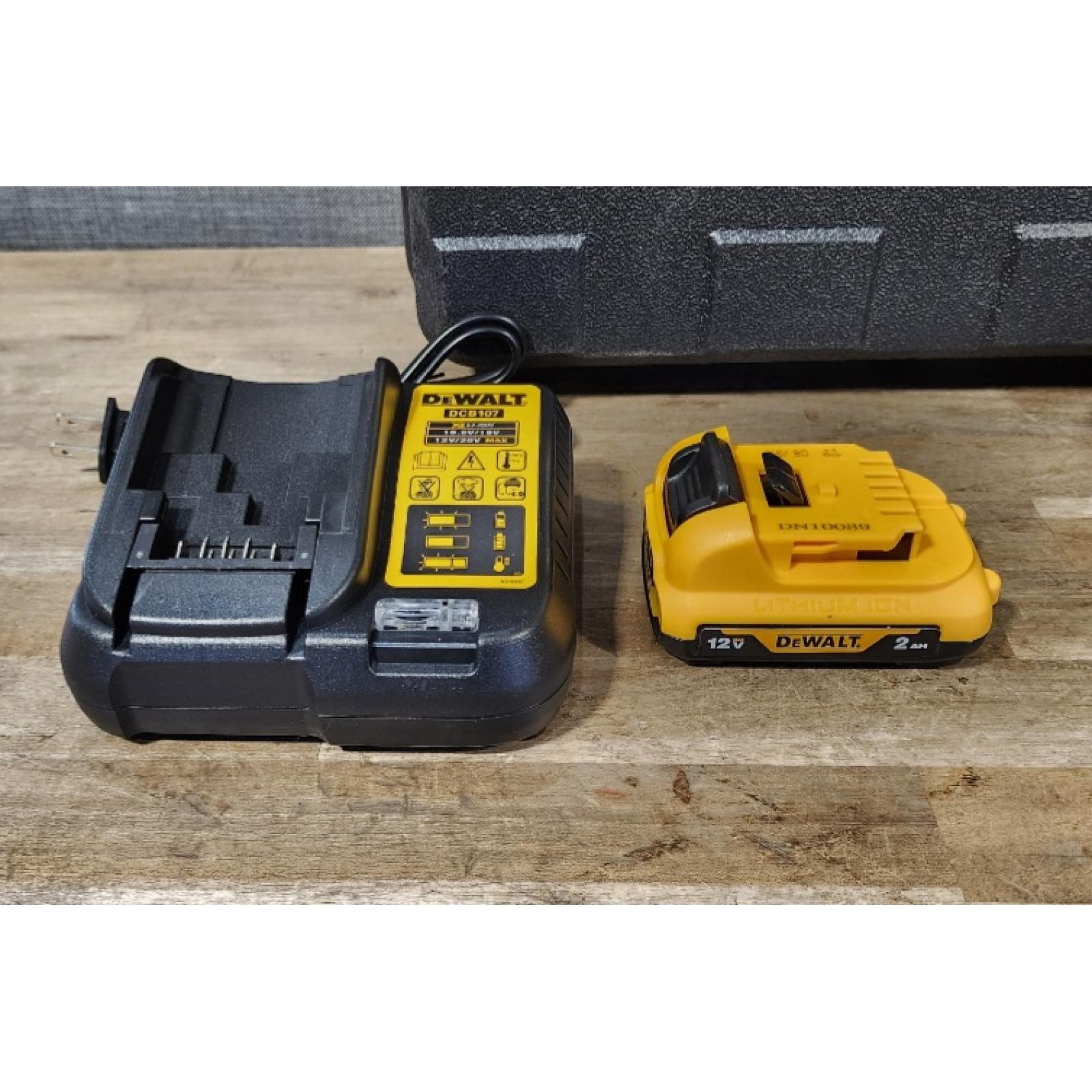 HOUSTON LOCATION - AS-IS (APPEARS LIKE NEW) DeWalt 12V MAX Lithium-Ion 100 Ft. Green Self-Leveling 3-Beam 360 Degree Laser Level with 2.0Ah Battery  Charger and Case