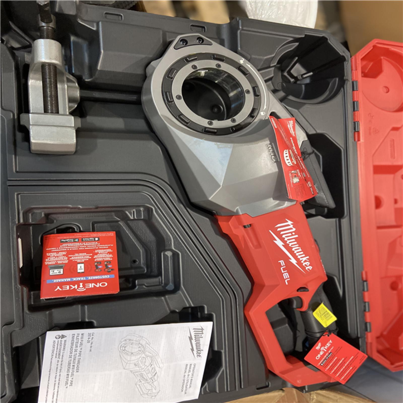 NEW - Milwaukee M18 Fuel One-Key Cordless Brushless Pipe Threader Kit