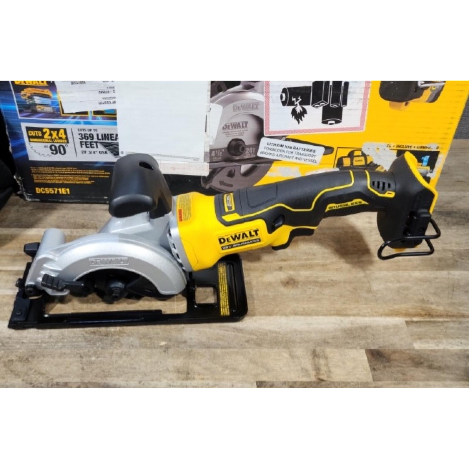 HOUSTON LOCATION - AS-IS DeWalt 20V MAX ATOMIC with POWERSTACK 4-1/2 in. Cordless Brushless Circular Saw Kit (Battery & Charg