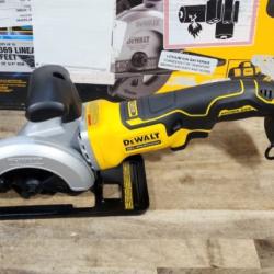 HOUSTON LOCATION - AS-IS DeWalt 20V MAX ATOMIC with POWERSTACK 4-1/2 in. Cordless Brushless Circular Saw Kit (Battery & Charg
